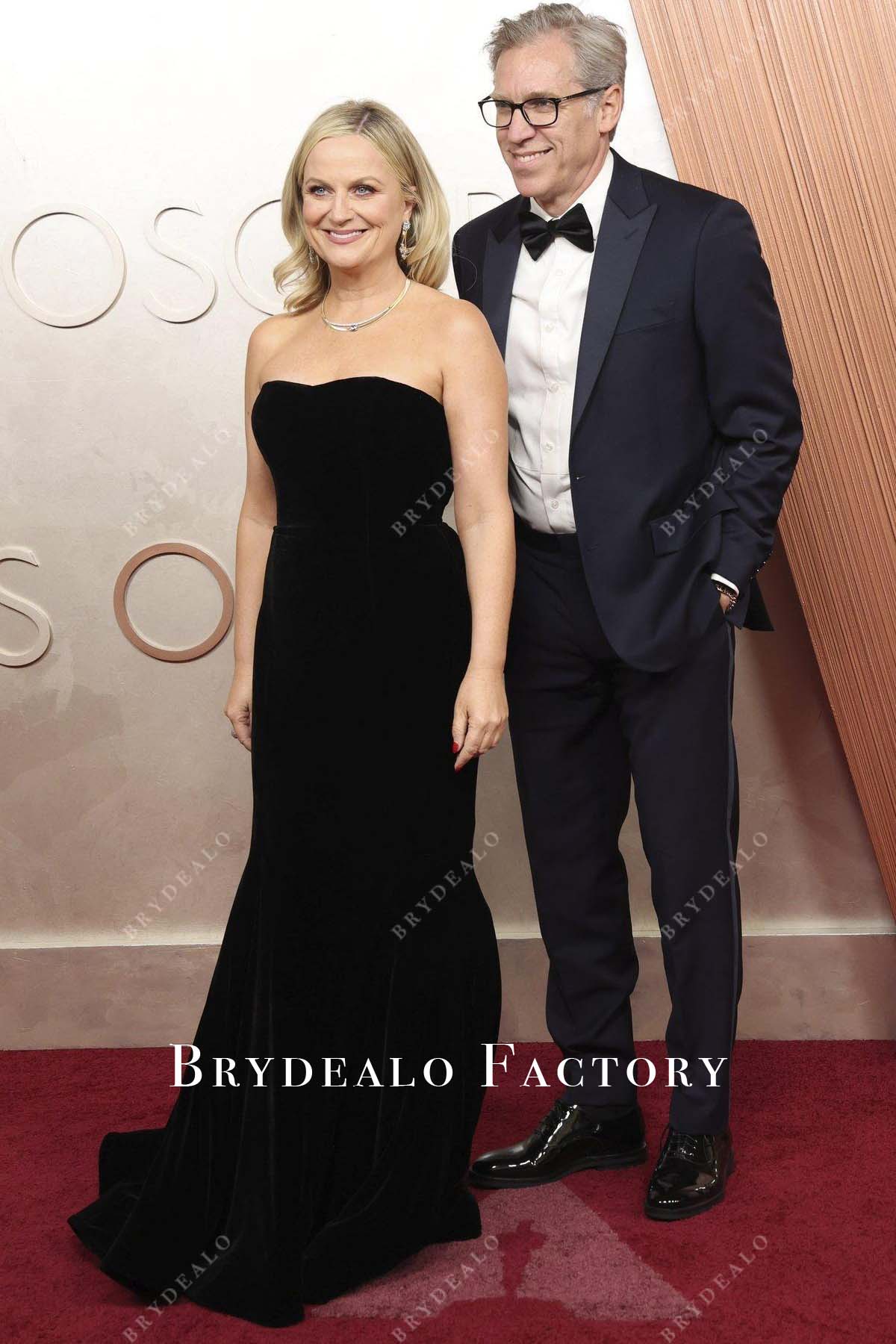 Amy Poehler black 2025 Oscars red carpet court train dress