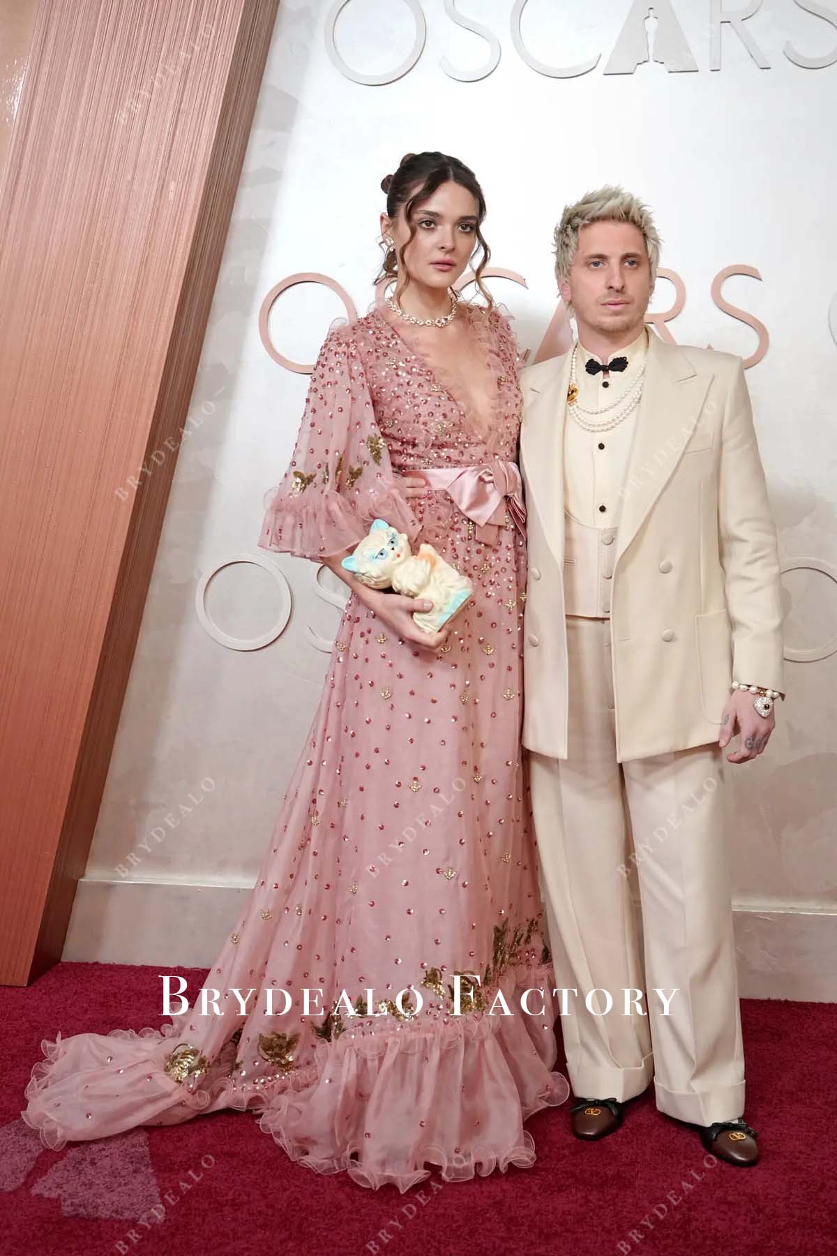 Charlotte Lawrence 2025 Oscars red carpet bowknot waistband prom dress