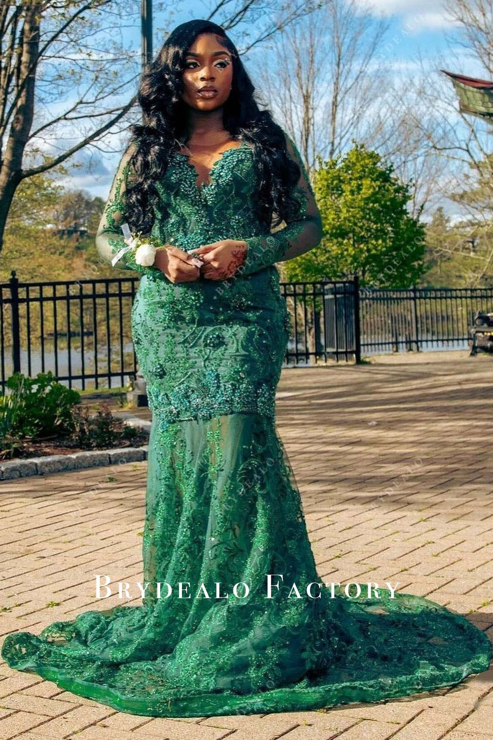 Emerald V-Neck Mermaid Prom Dress with 3/4 Sleeves and Lace Appliques