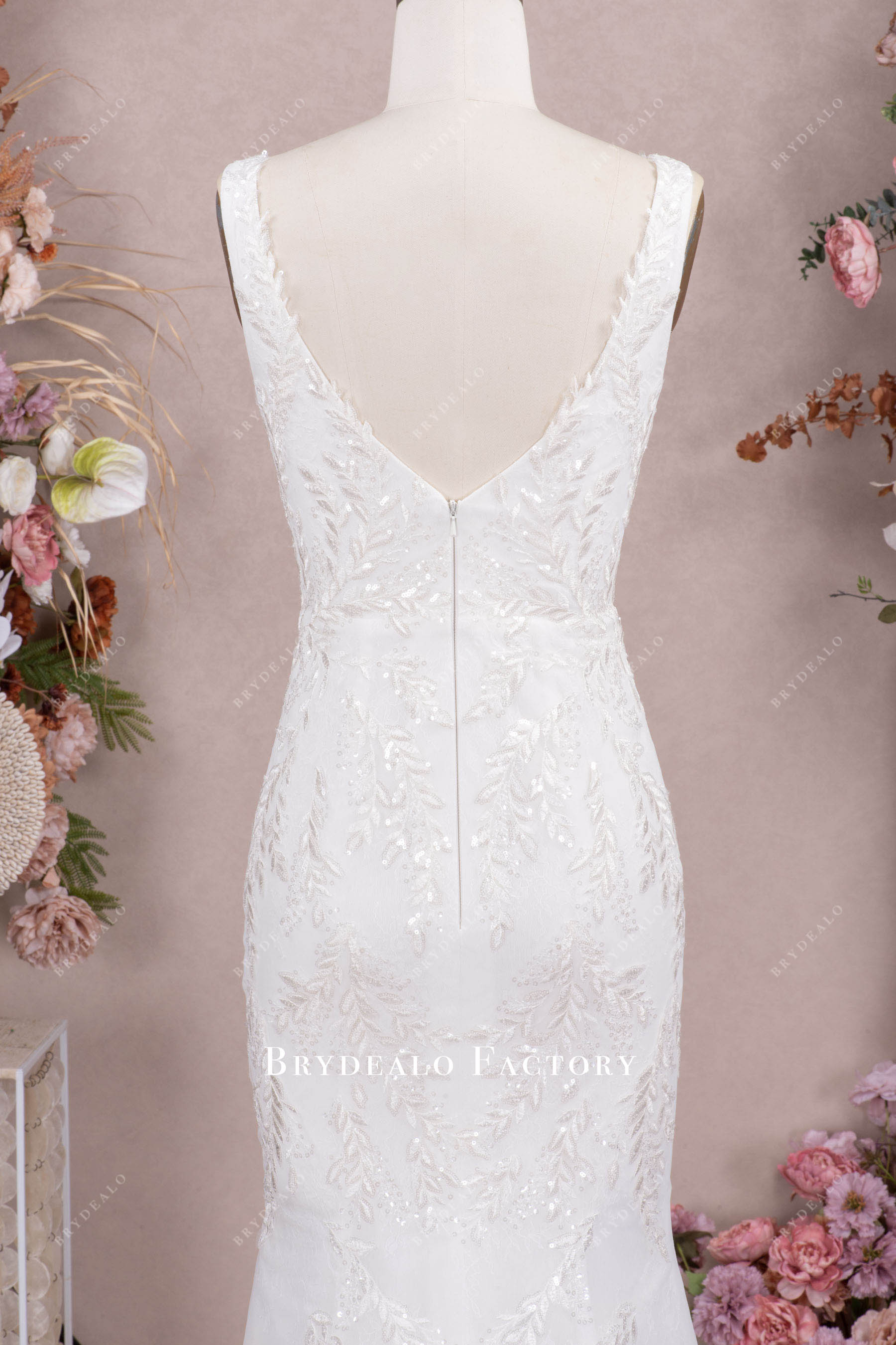 V-cut back sleeveless wedding dress