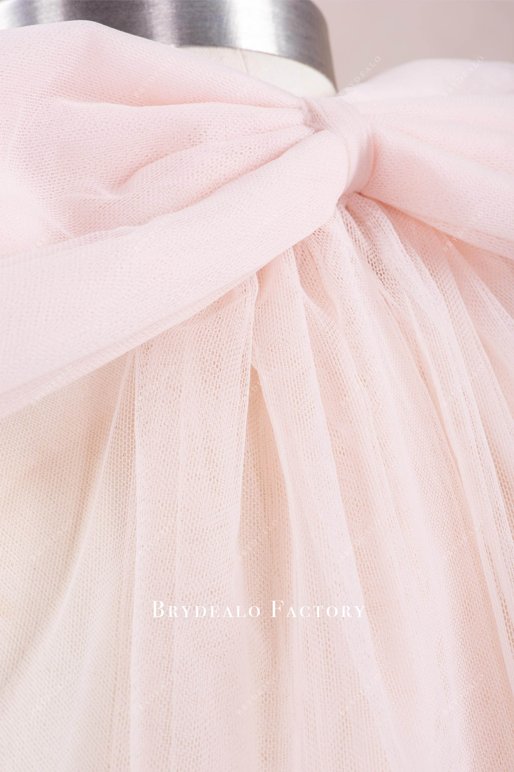 blushing pink bowknot veil