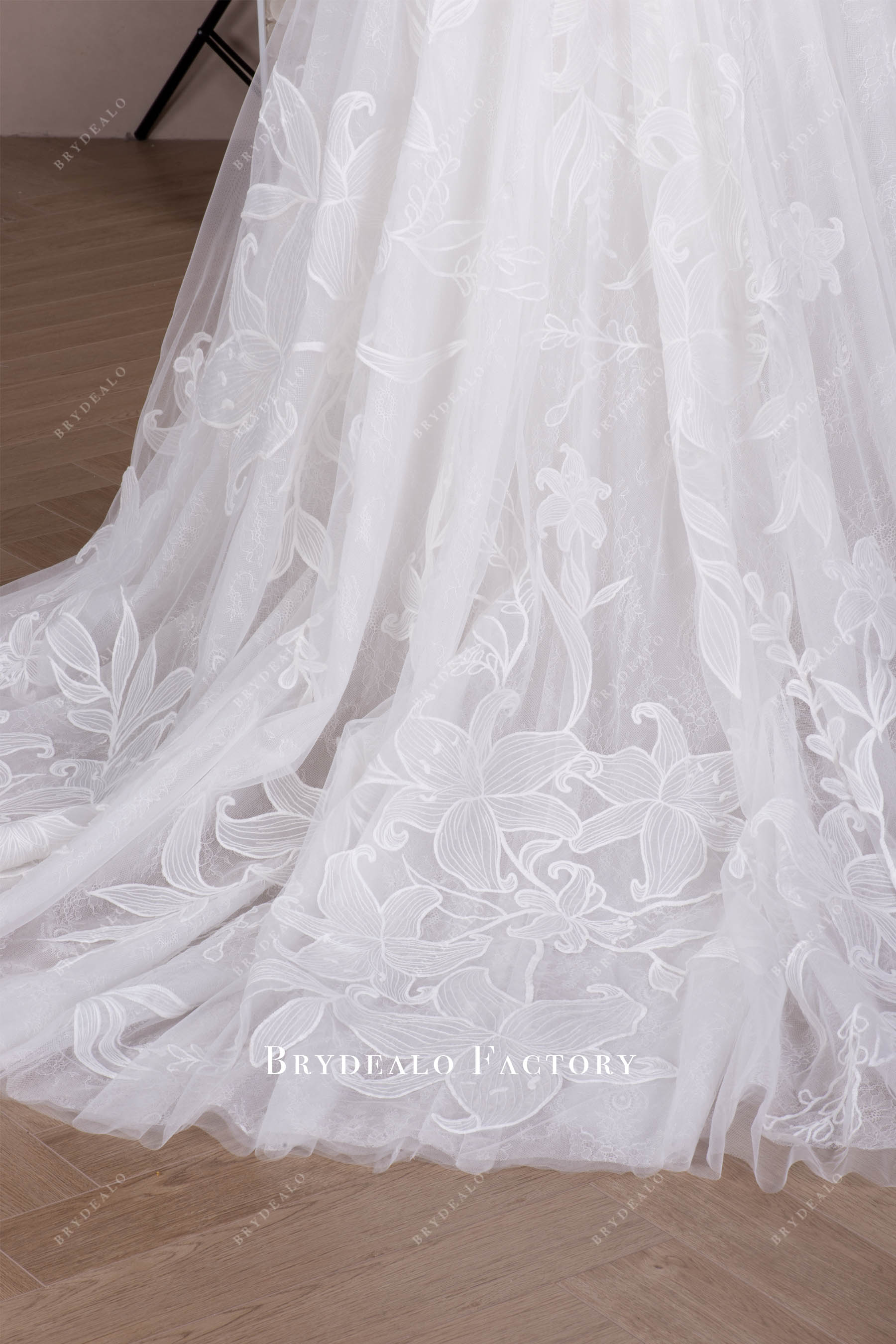 court train lace wedding dress
