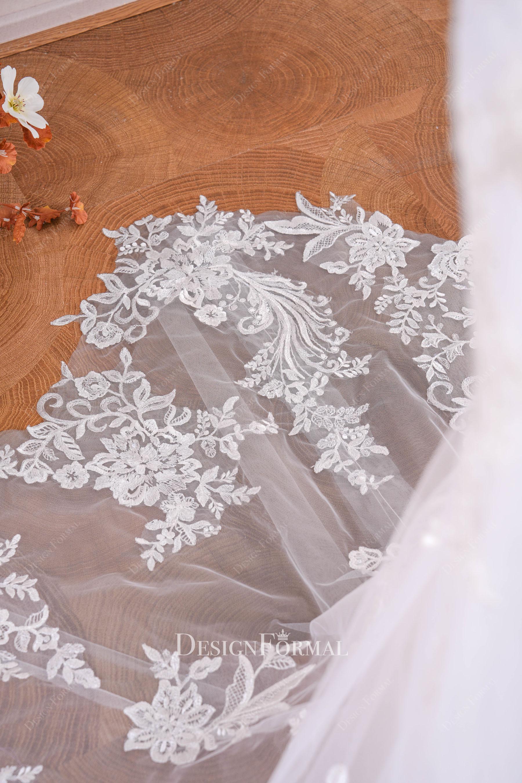 delicate lace appliques mermaid wedding dress