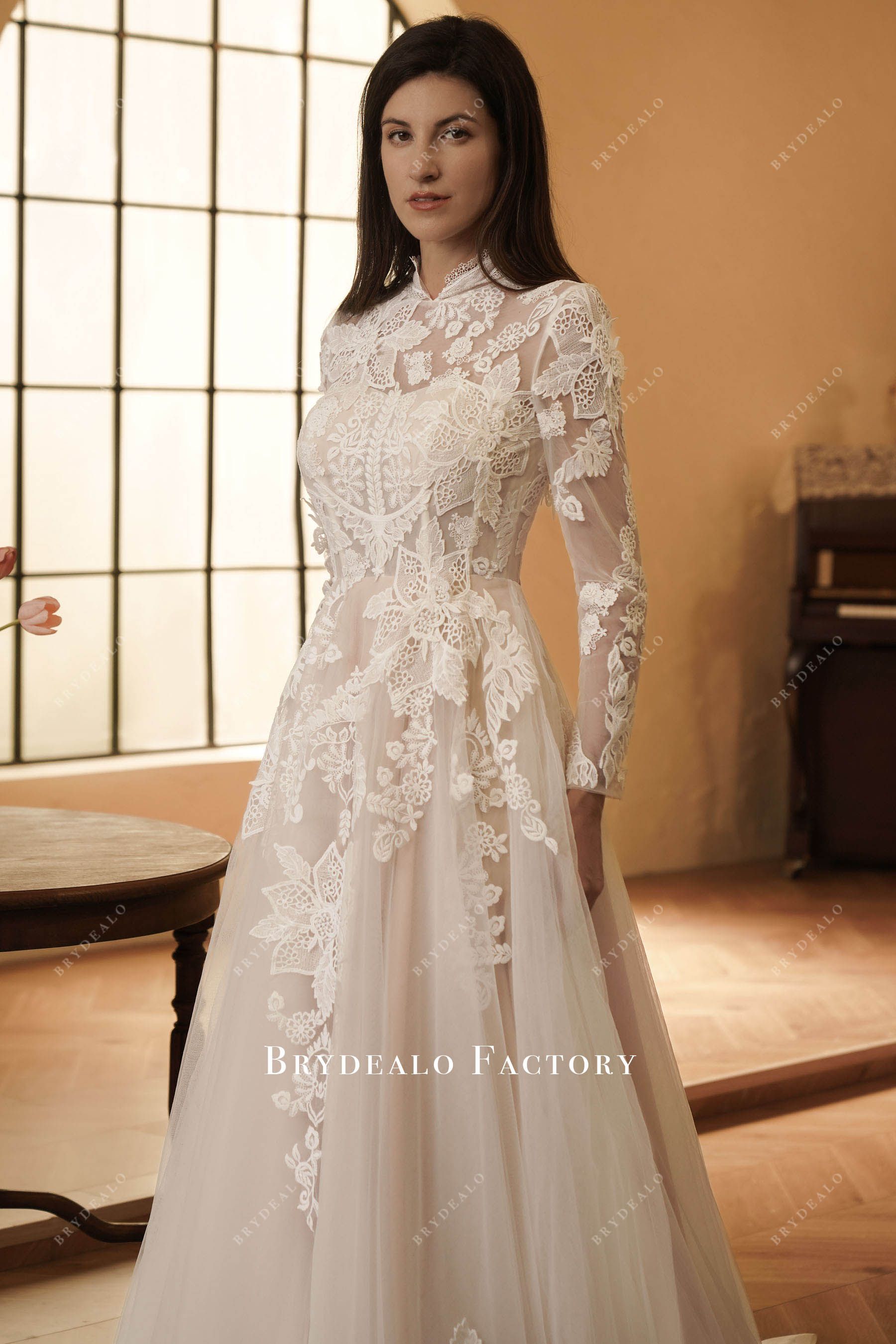 delicate retro lace wedding dress