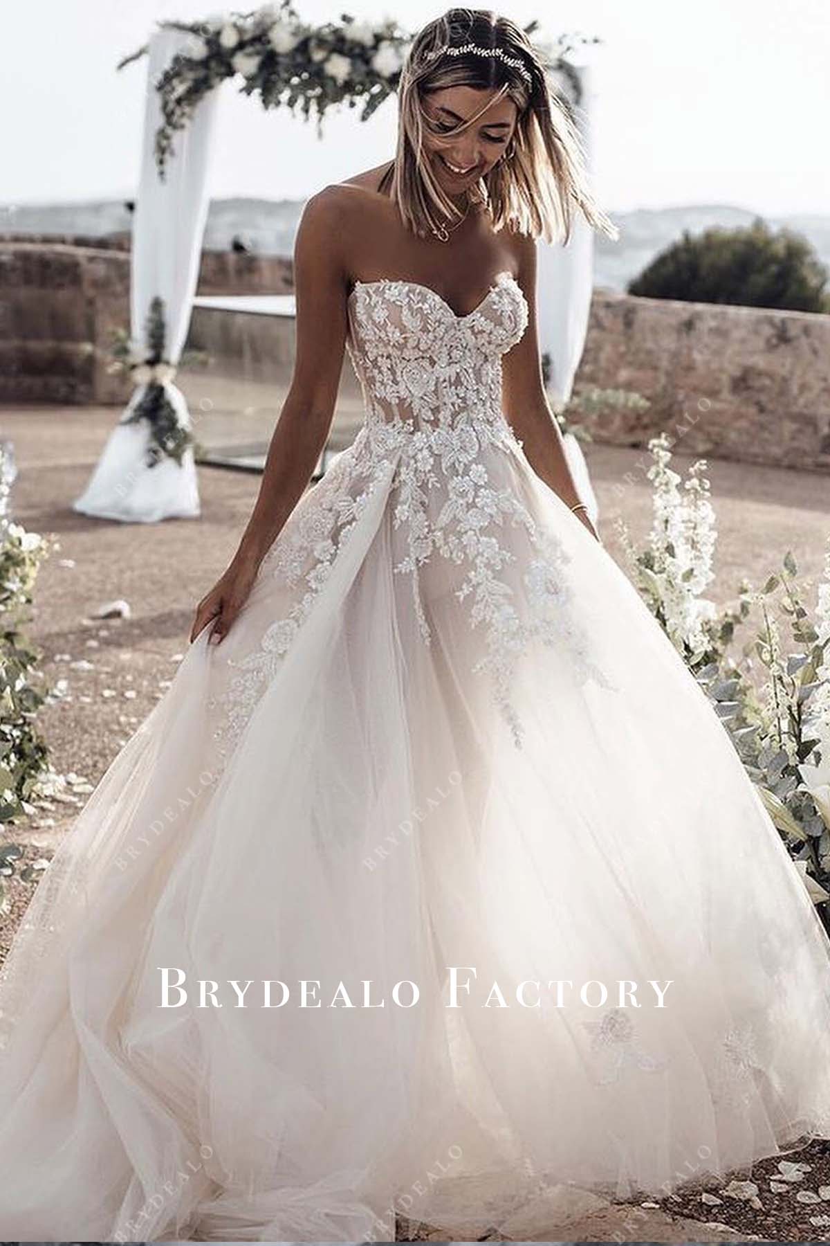 lace appliques bridal dress