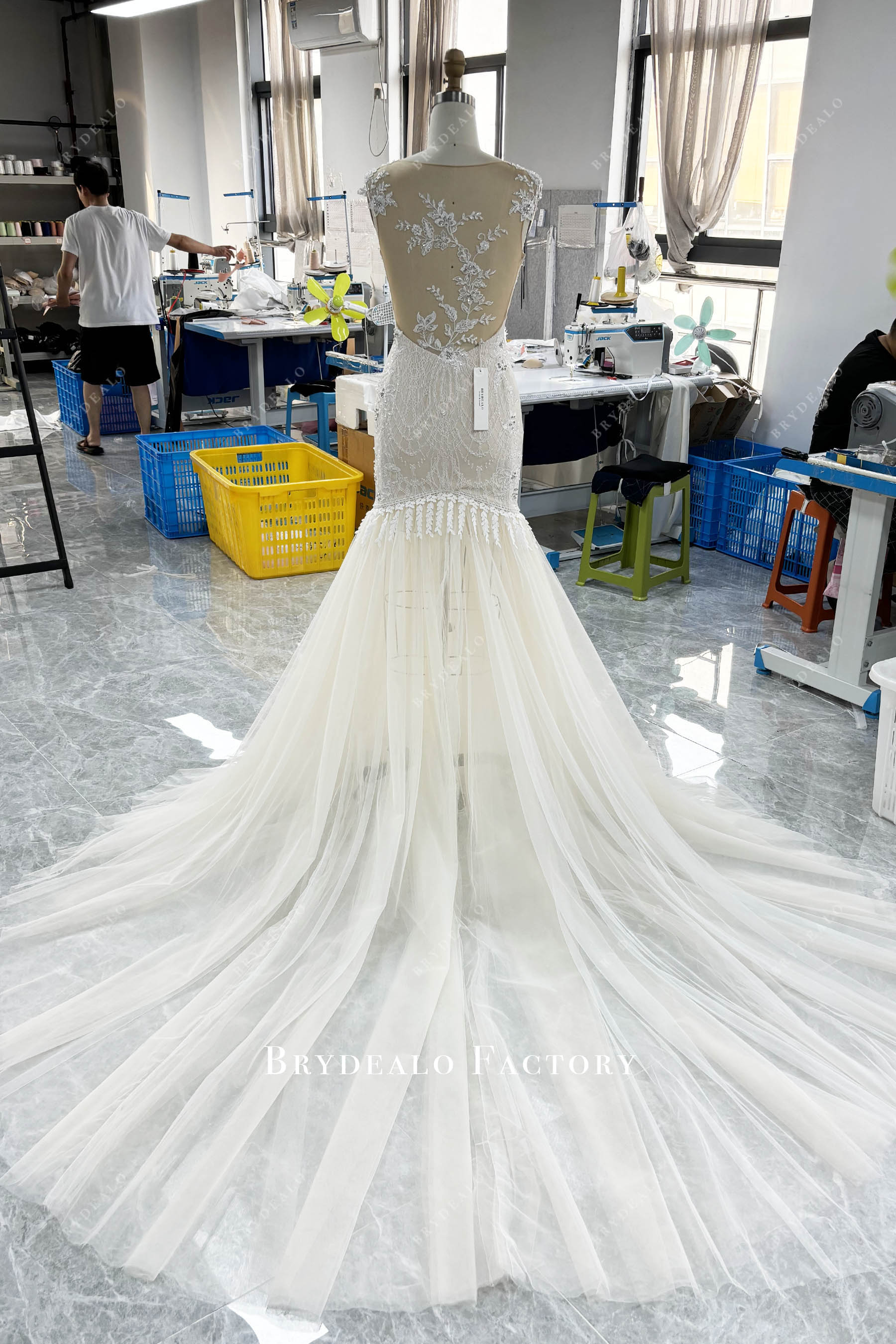 lace trumpet wedding dress