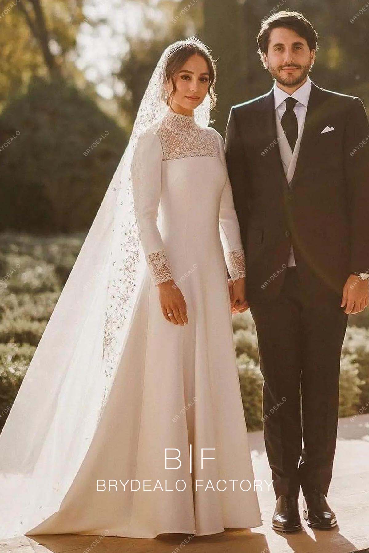 elegant long sleeves vintage crepe A-line bridal dress