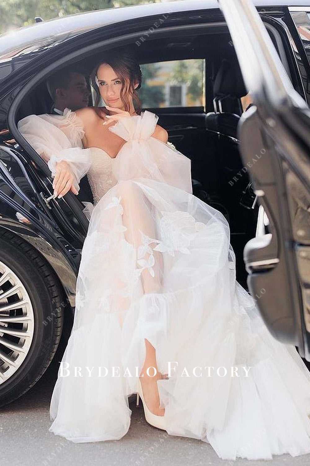 Off the Shoulder Shiny Wedding Dress with Sequined Beading Sweetheart Neck