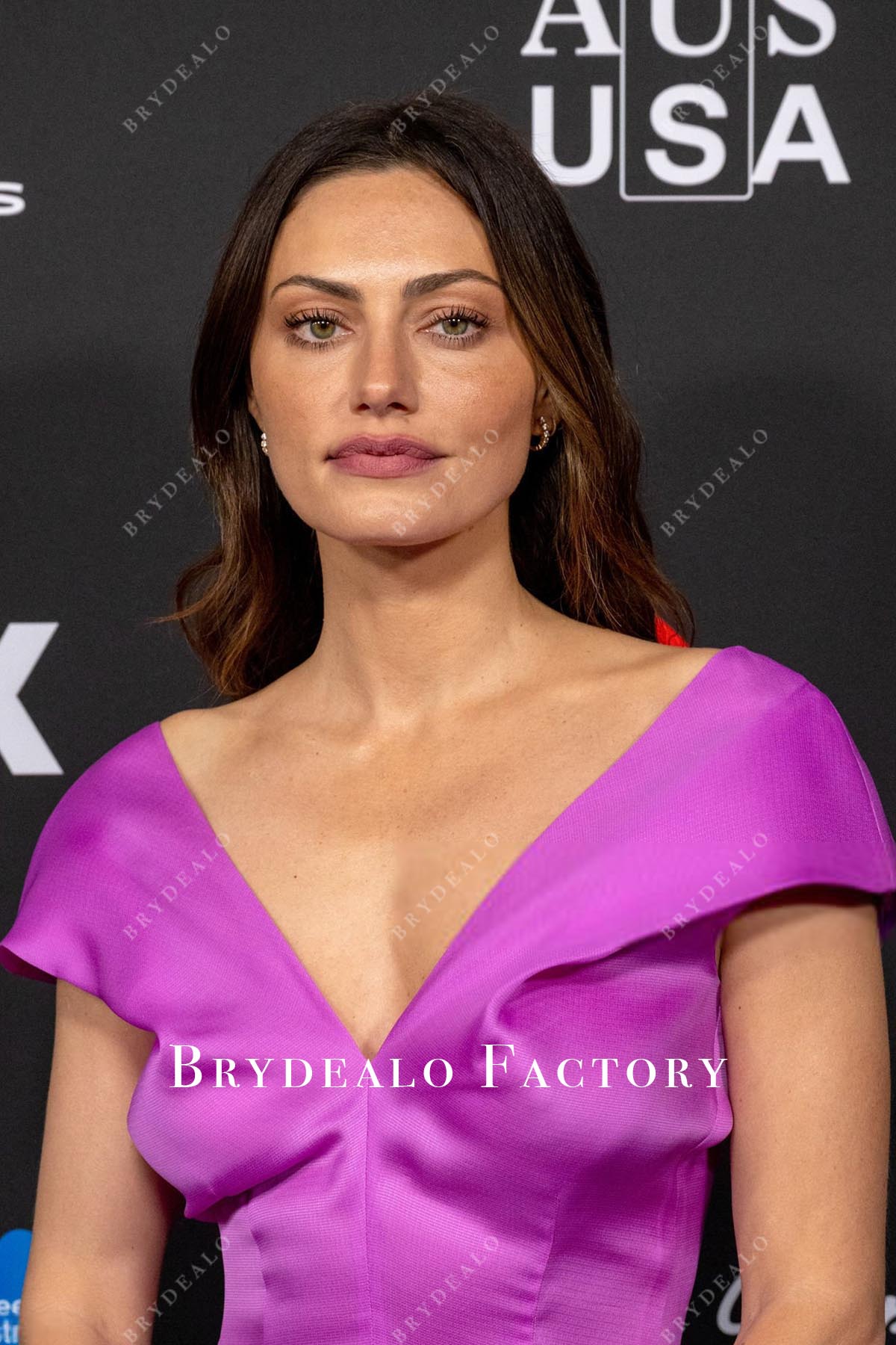 Phoebe Tonkin cap sleeves formal dress 22nd annual G'Day USA arts gala