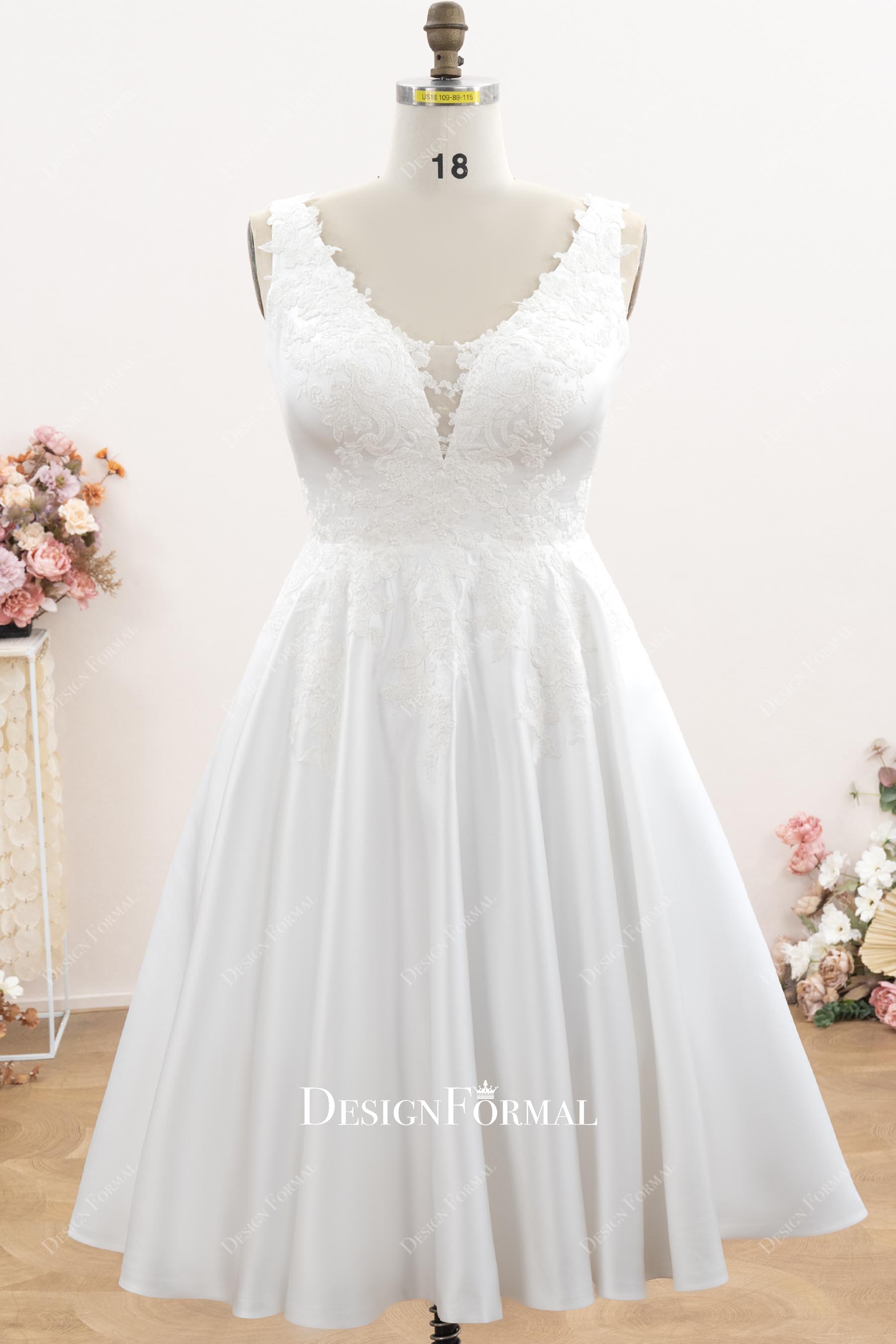 Plus Size Lace Sleeveless Natural Waist Midi Wedding Dress