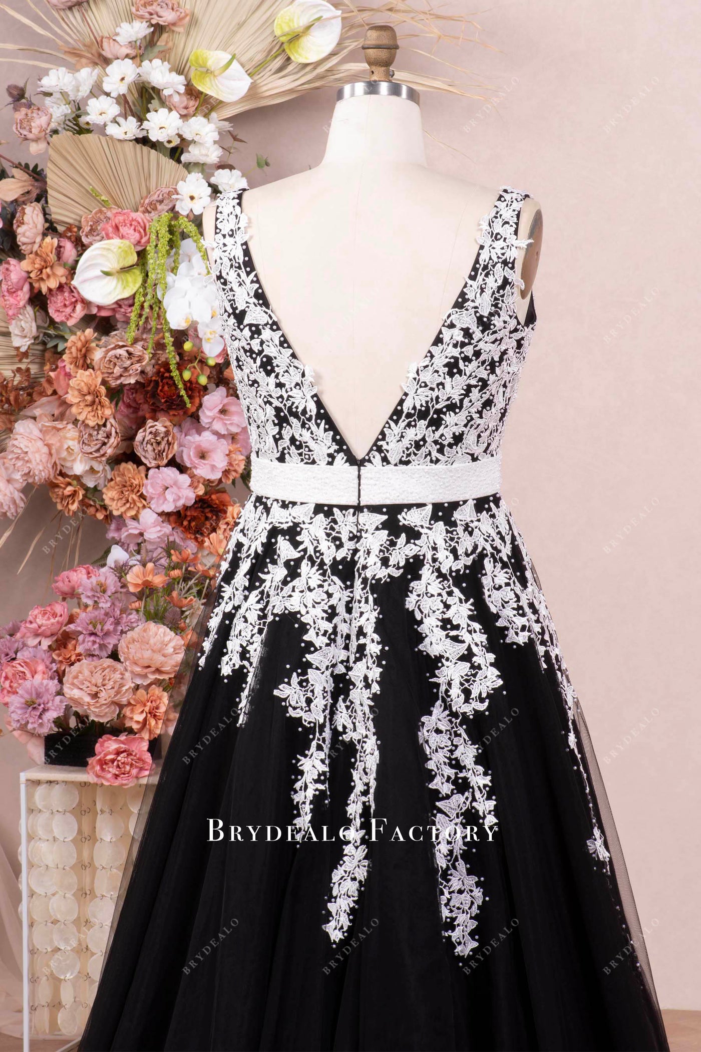 Plus Size Plunging White Lace Black Tulle A-line Gothic Wedding Dress