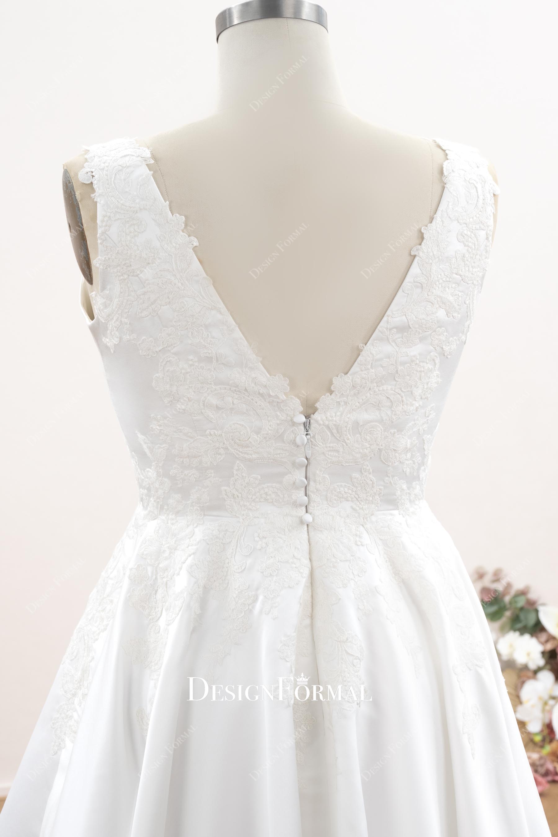 sleeveless V-back natural waist bridal dress