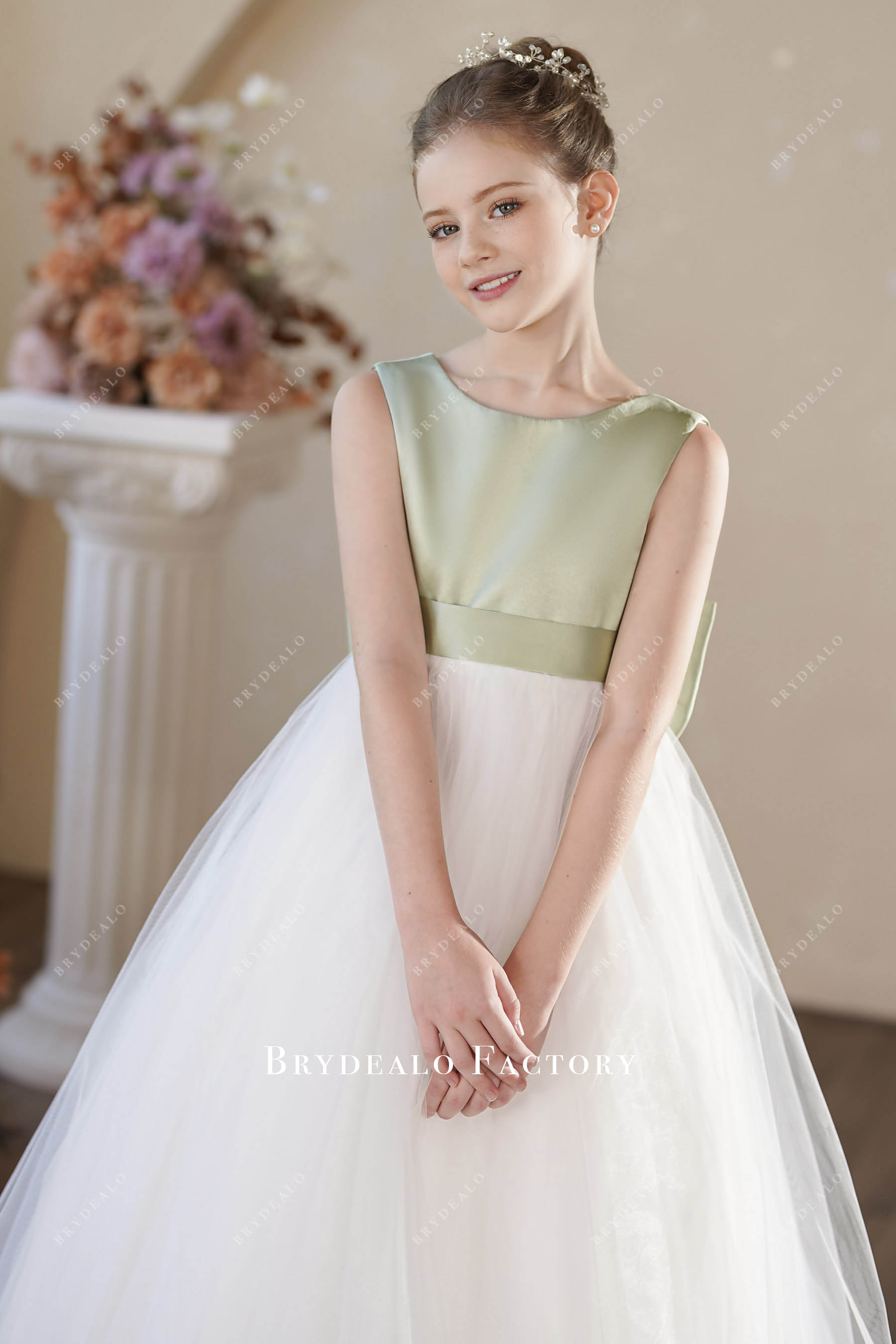 sleeveless boat neck flower girl dress