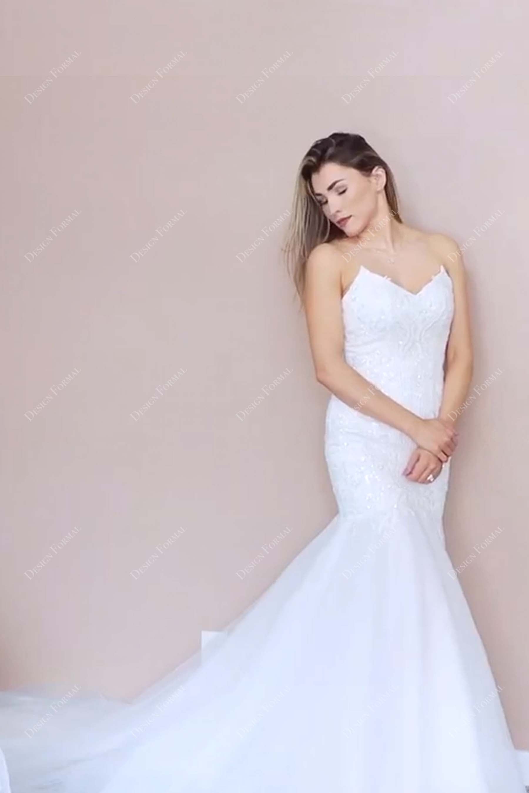 strapless V-neck mermaid bridal dress