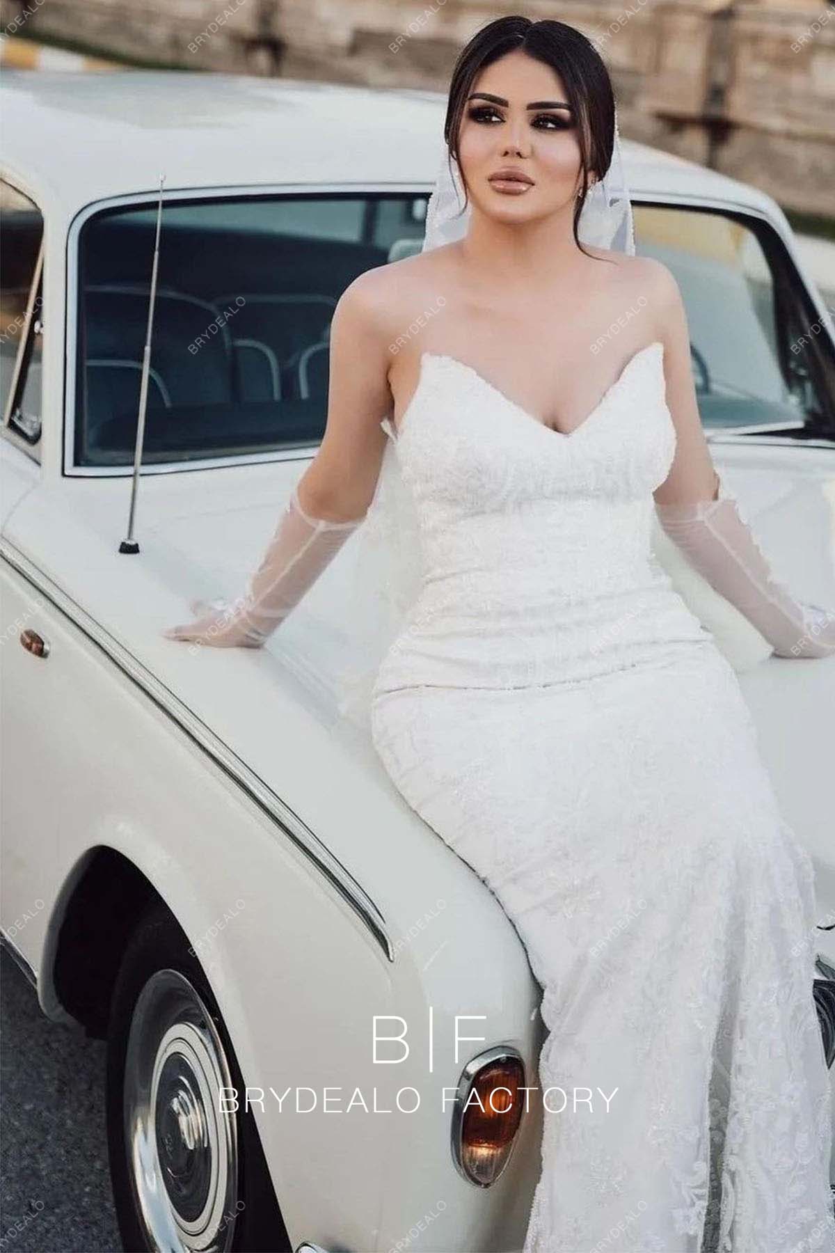 Strapless Elegant Plus Size V-neck Designer Lace Wedding Dress