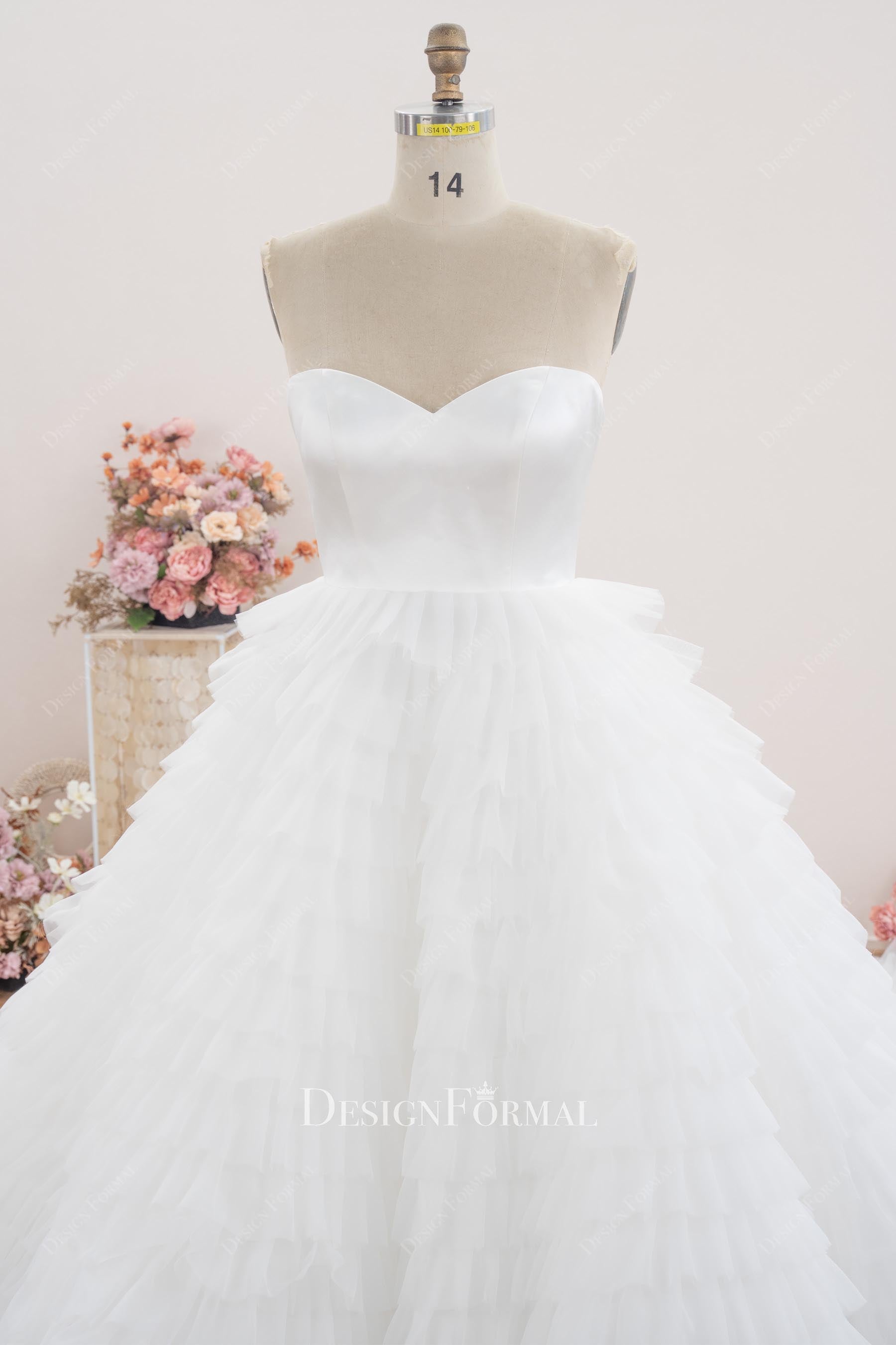 sweetheart neck tulle wedding ballgown
