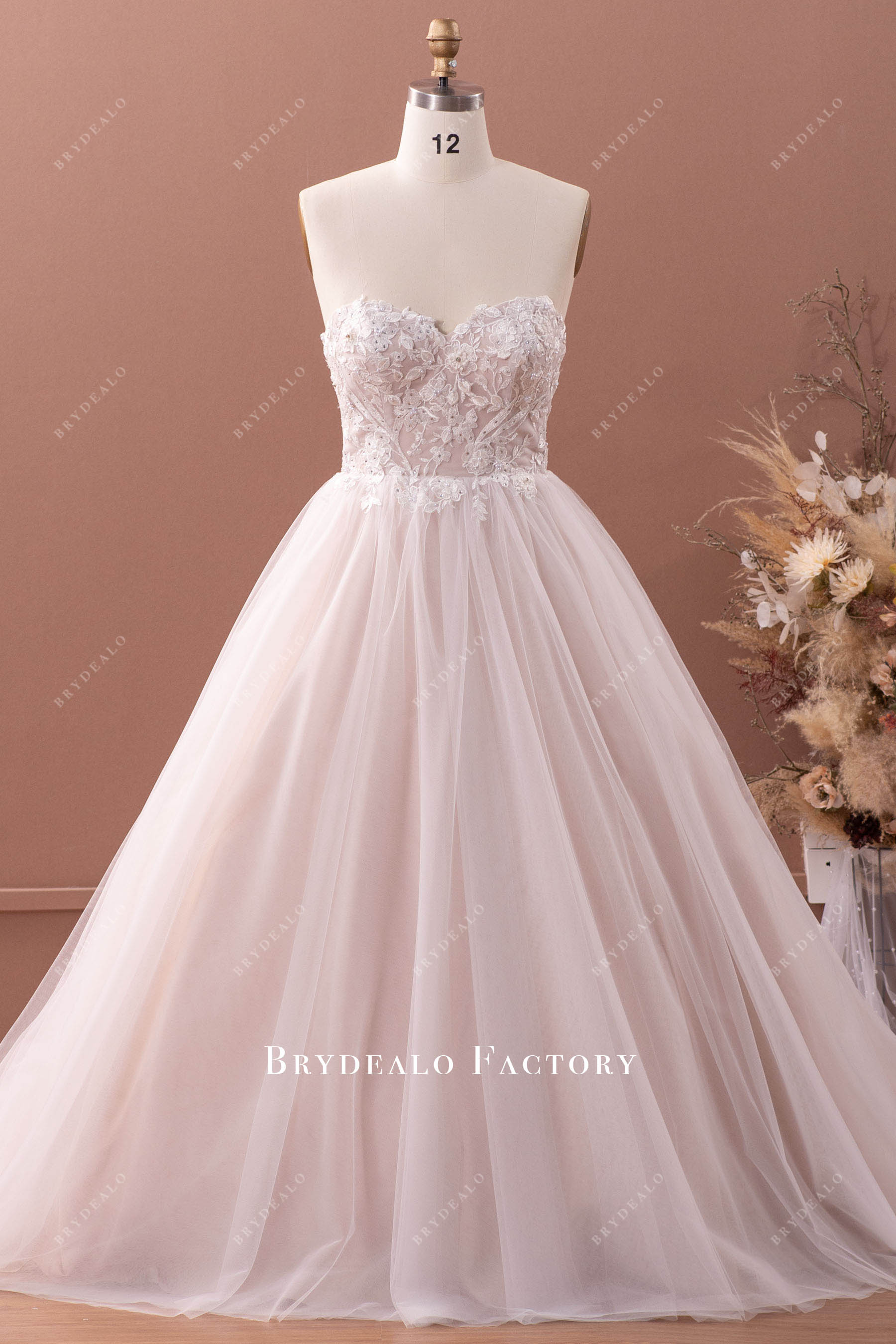 sweetheart neck wedding ballgown