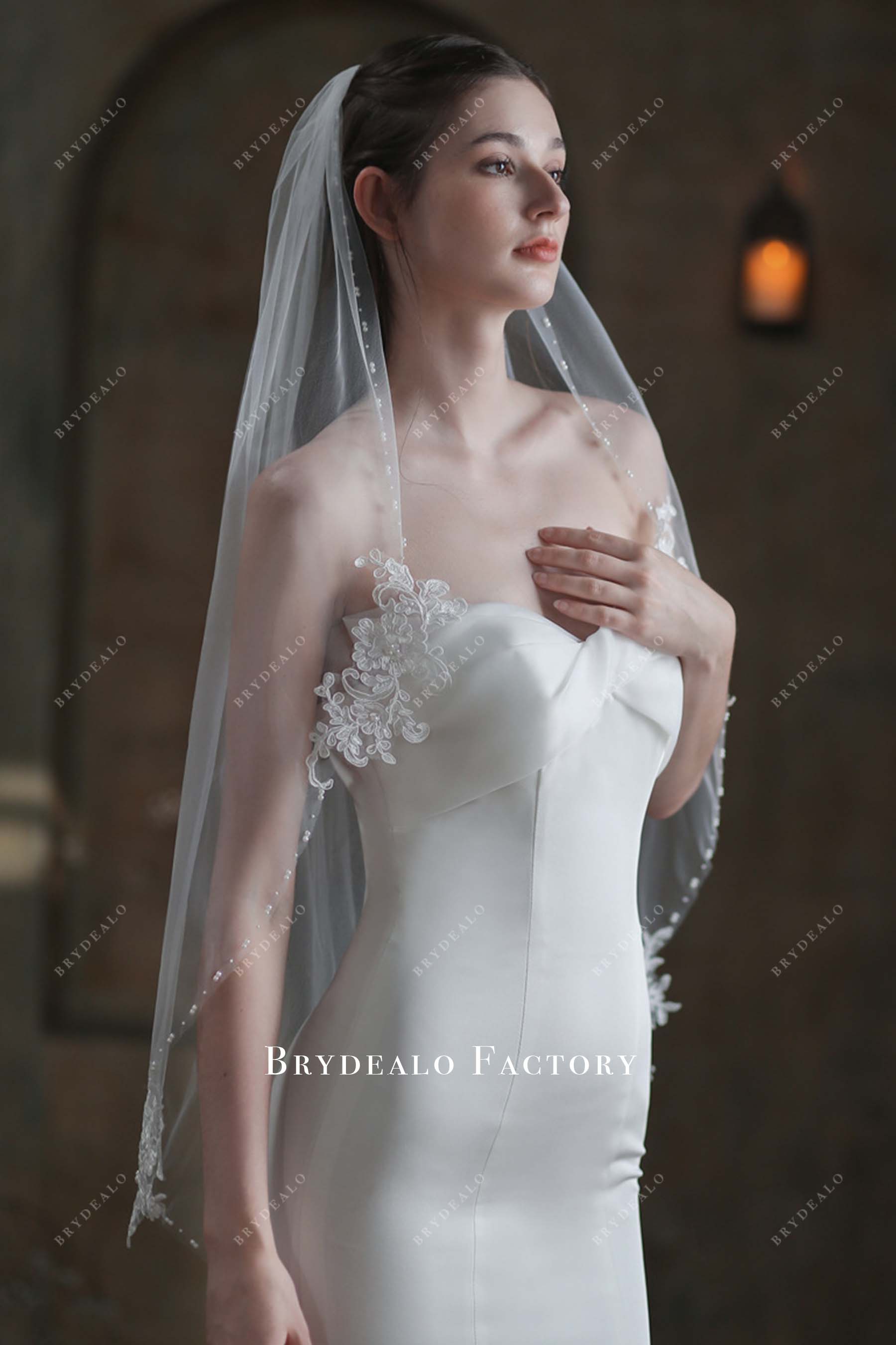 white tulle bridal veil