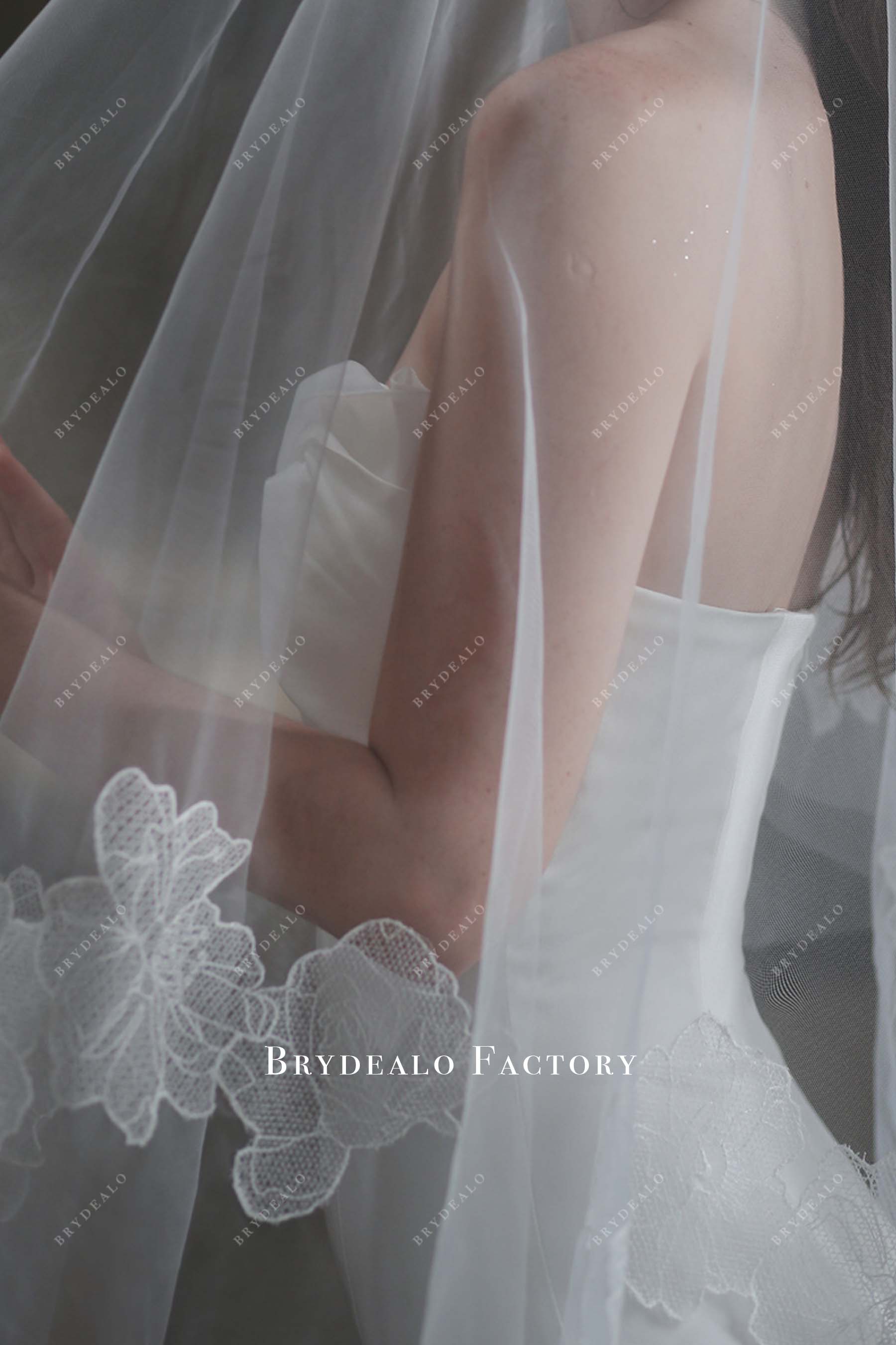 white tulle bridal veil