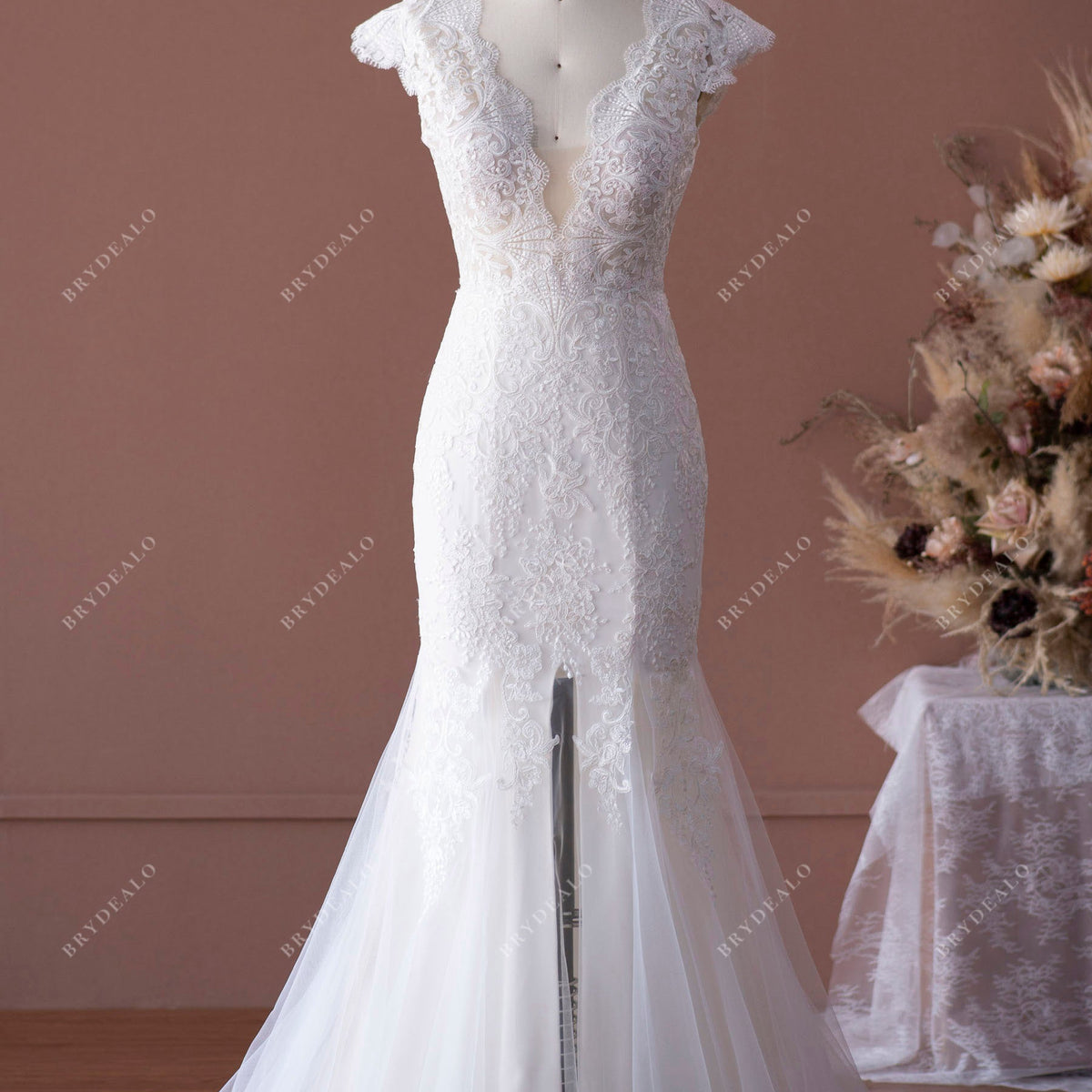 Cap Sleeve Scallop Lace Neck Chic Slit Fit and Flare Wedding Dress Cap Sleeve Scallop Lace Neck Chic Slit Fit and Flare Wedding Dress