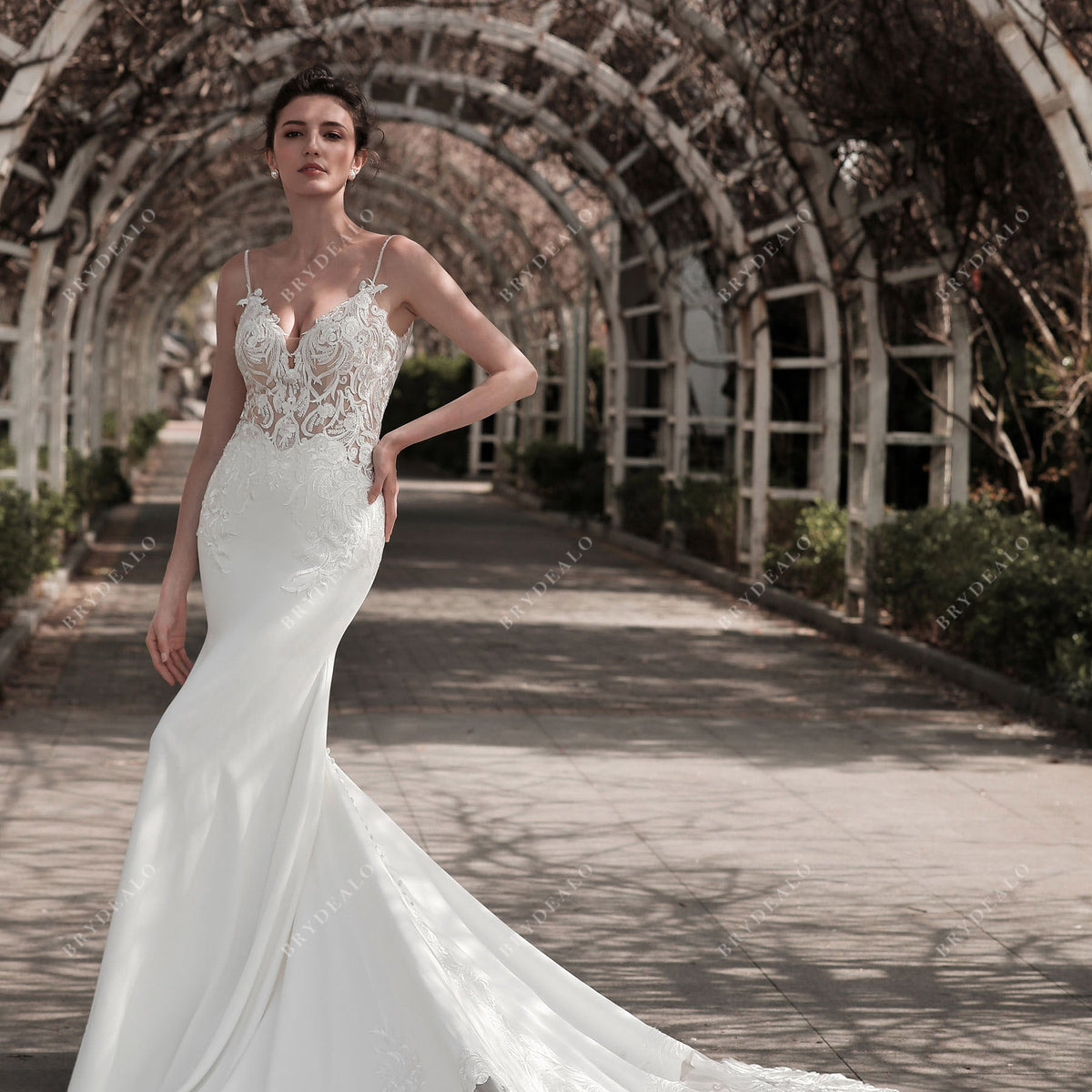 chinese dress ladies Designer White Lace Keyhole Back Mermaid Crepe Fall Wedding Dress