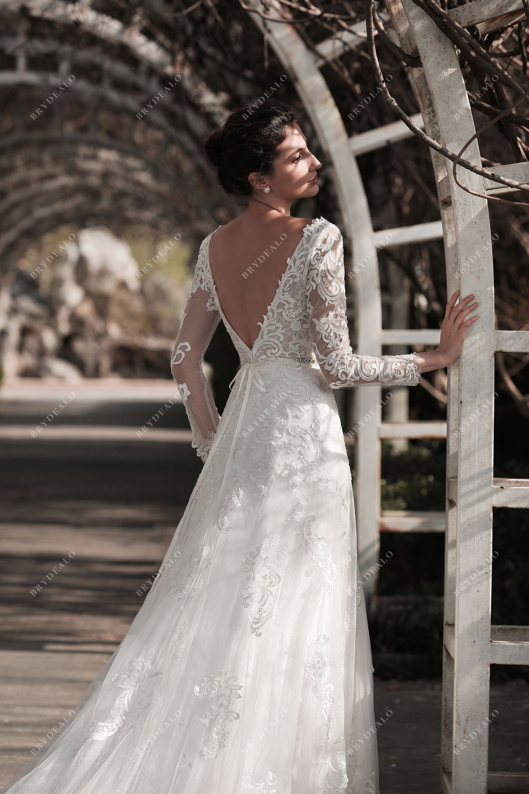 V-back sheer lace tulle charming bridal dress