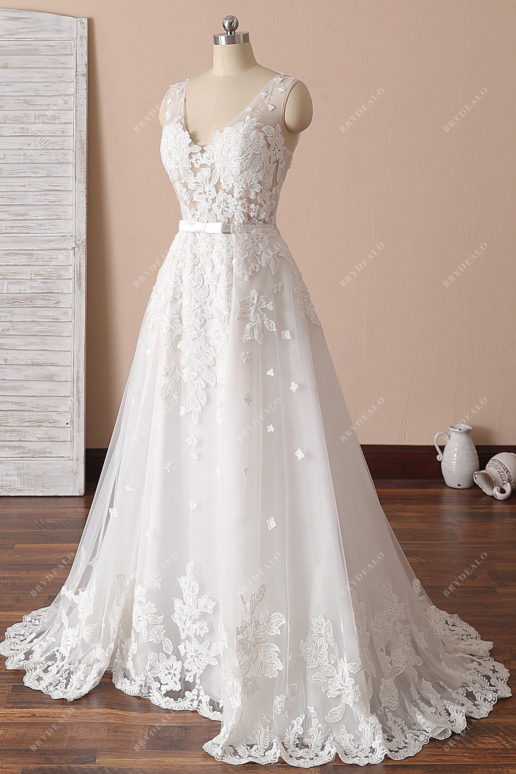modern overskirt stylish V-neck lace bridal gown