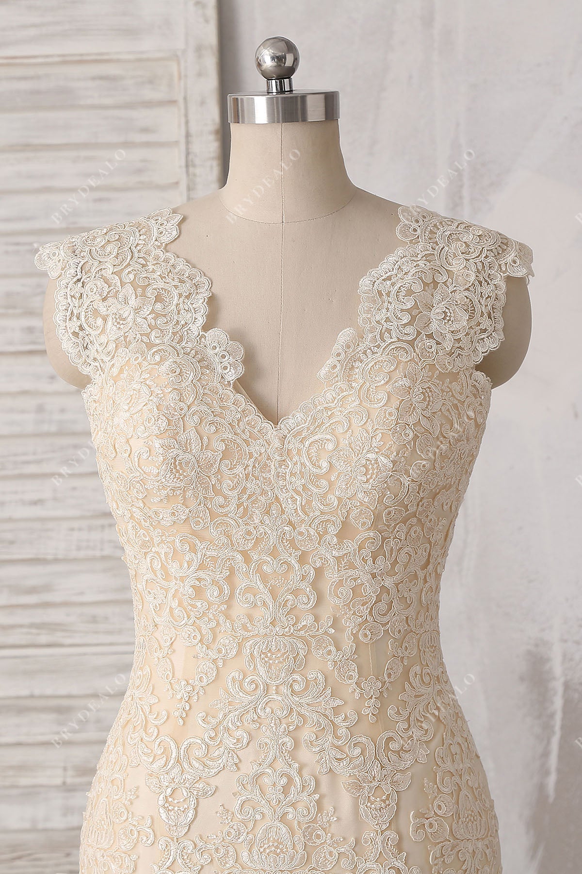 scalloped lace straps V-neck wedding dress