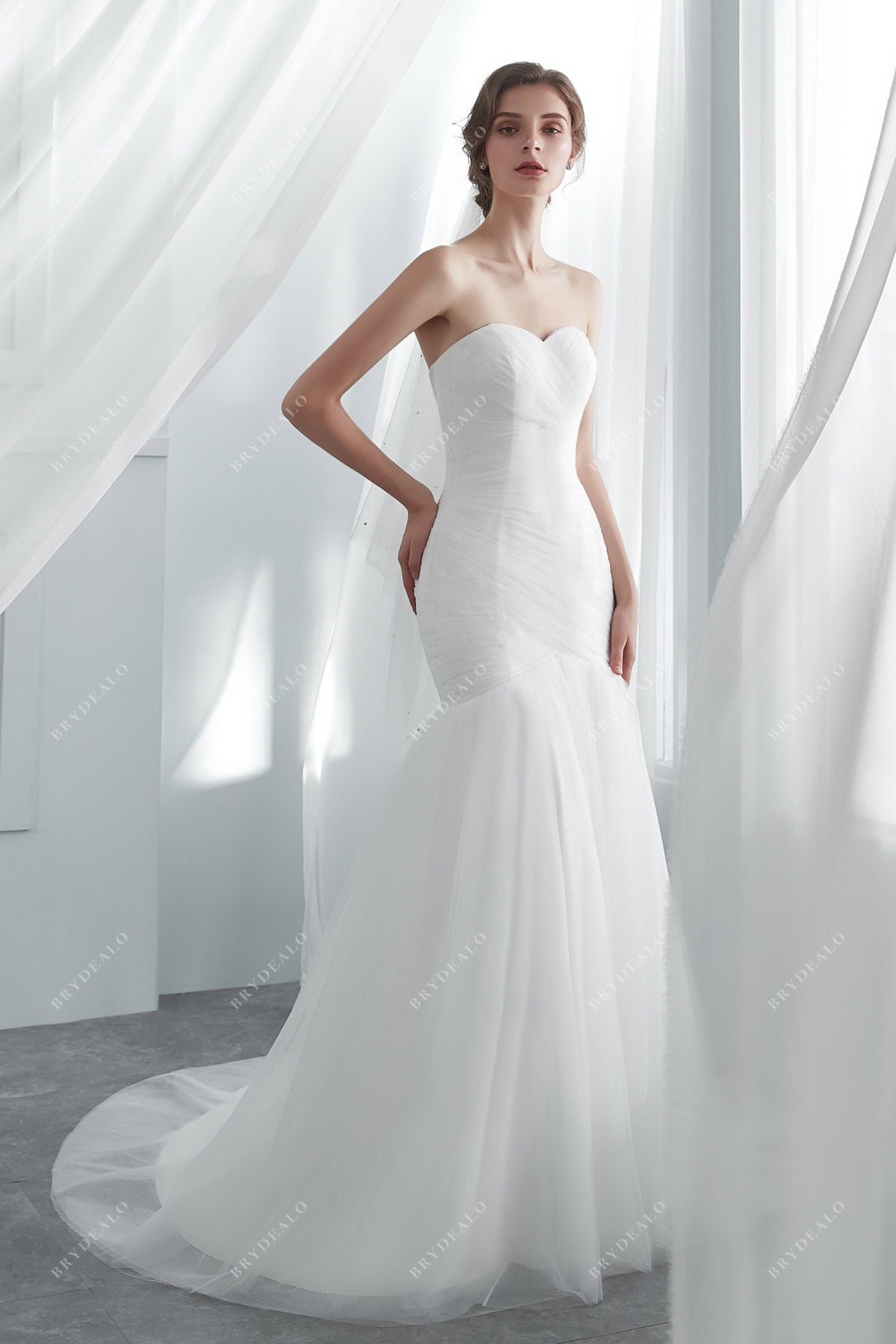 Figure-flattering Pleated Tulle Elegant Trumpet Wedding Gown Figure-flattering Pleated Tulle Elegant Trumpet Wedding Gown