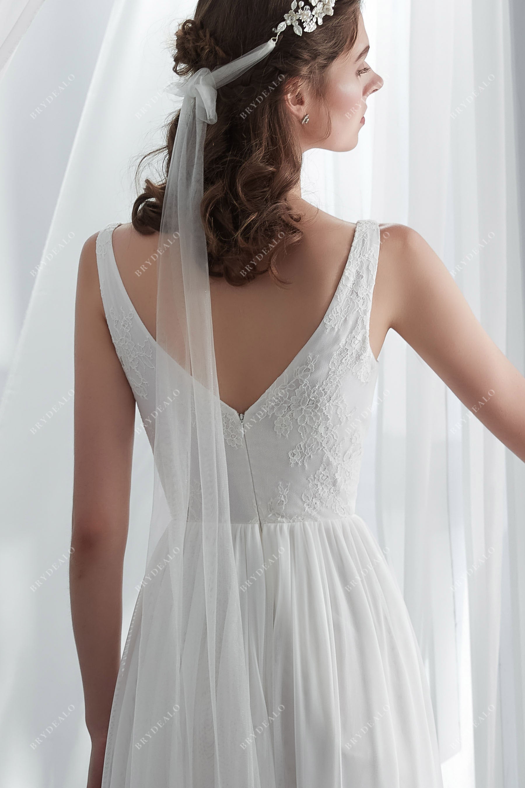 V-back Lace Outdoor Summer Wedding Dress