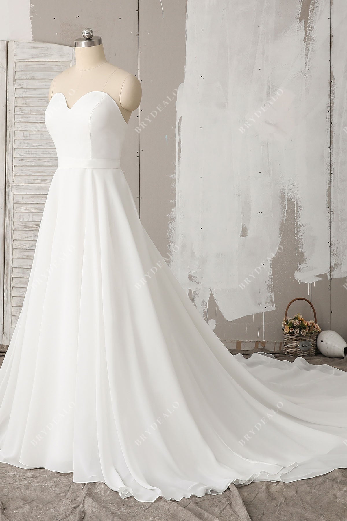 sweetheart chiffon long train A-line fall bridal gown