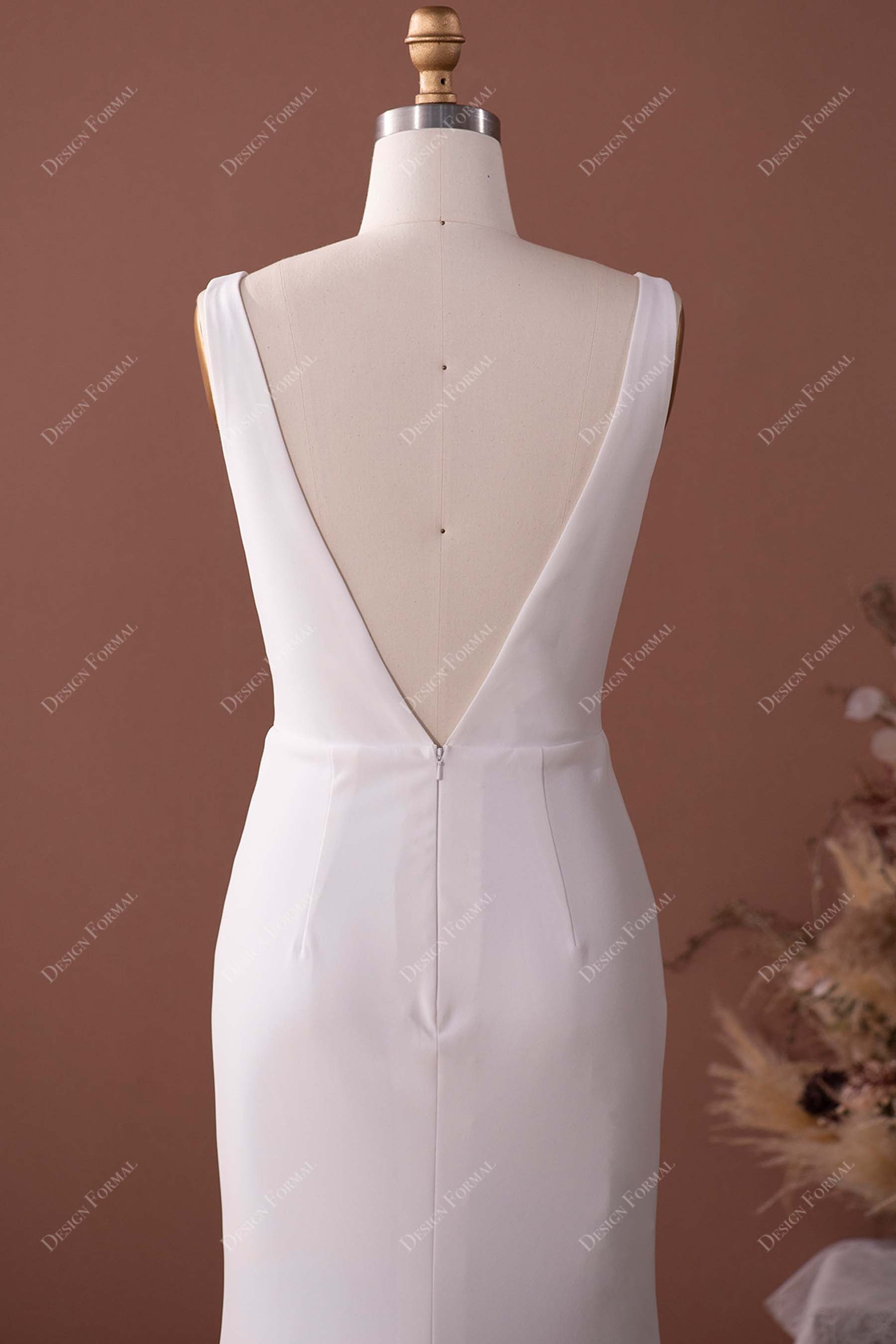 V-back sleeveless wedding dress