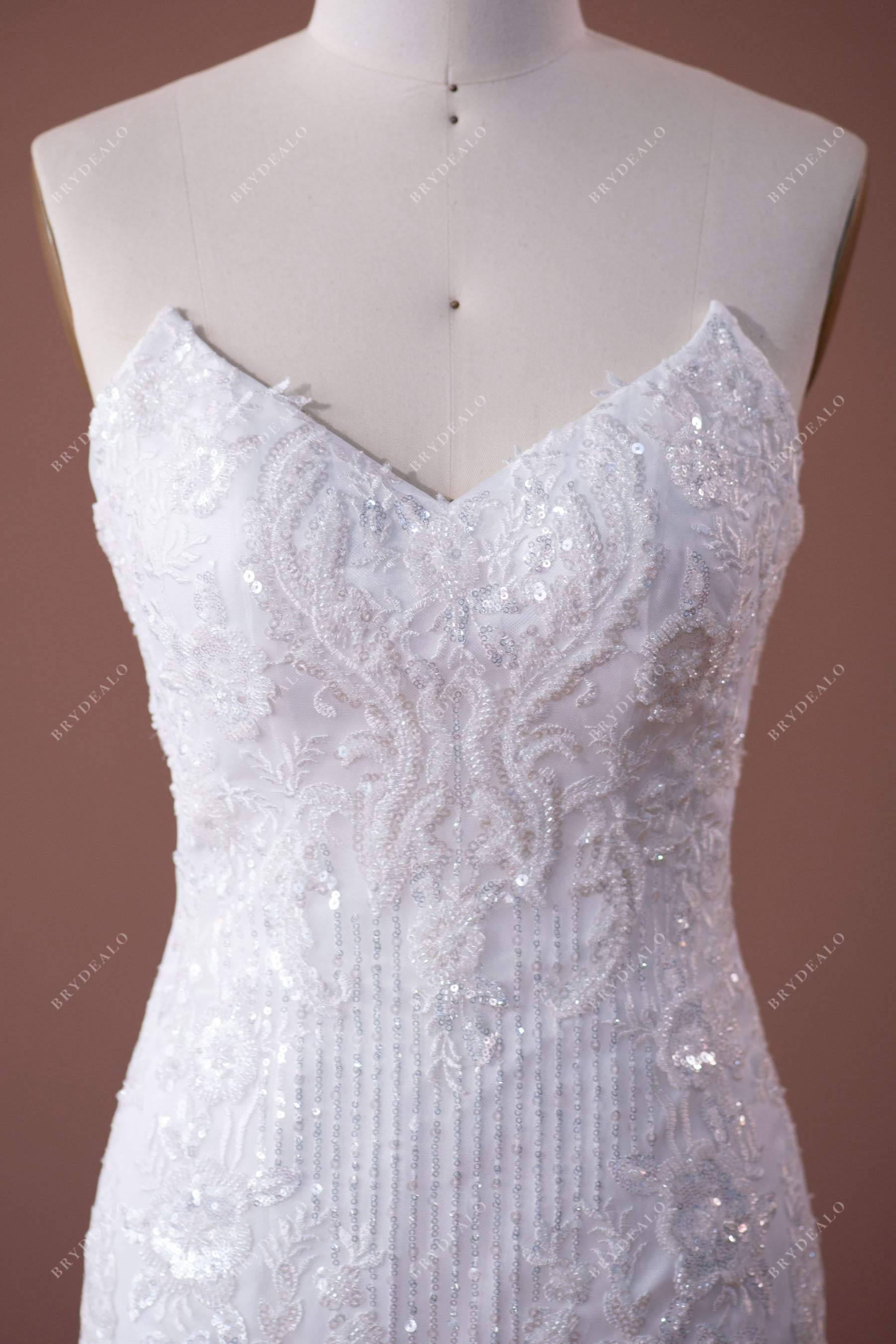 V-cut strapless sequin lace outdoor wedding gown