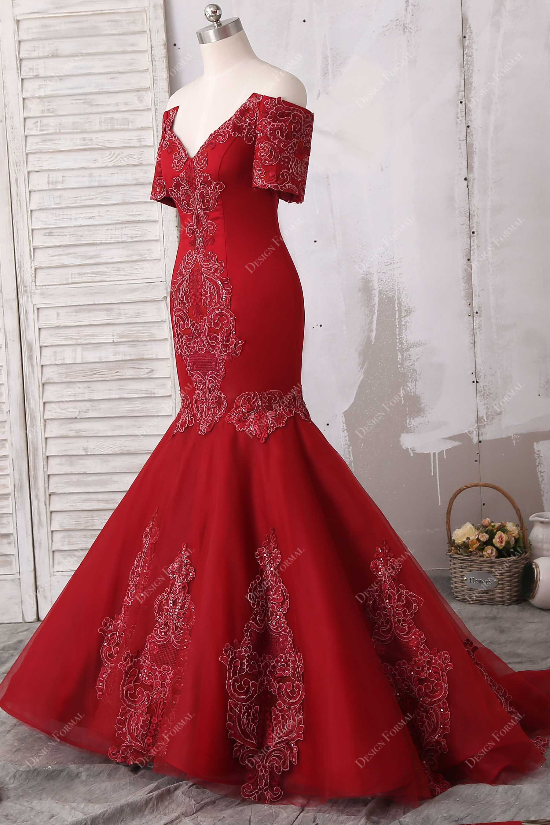 V-neck red lace trumpet prom dress 