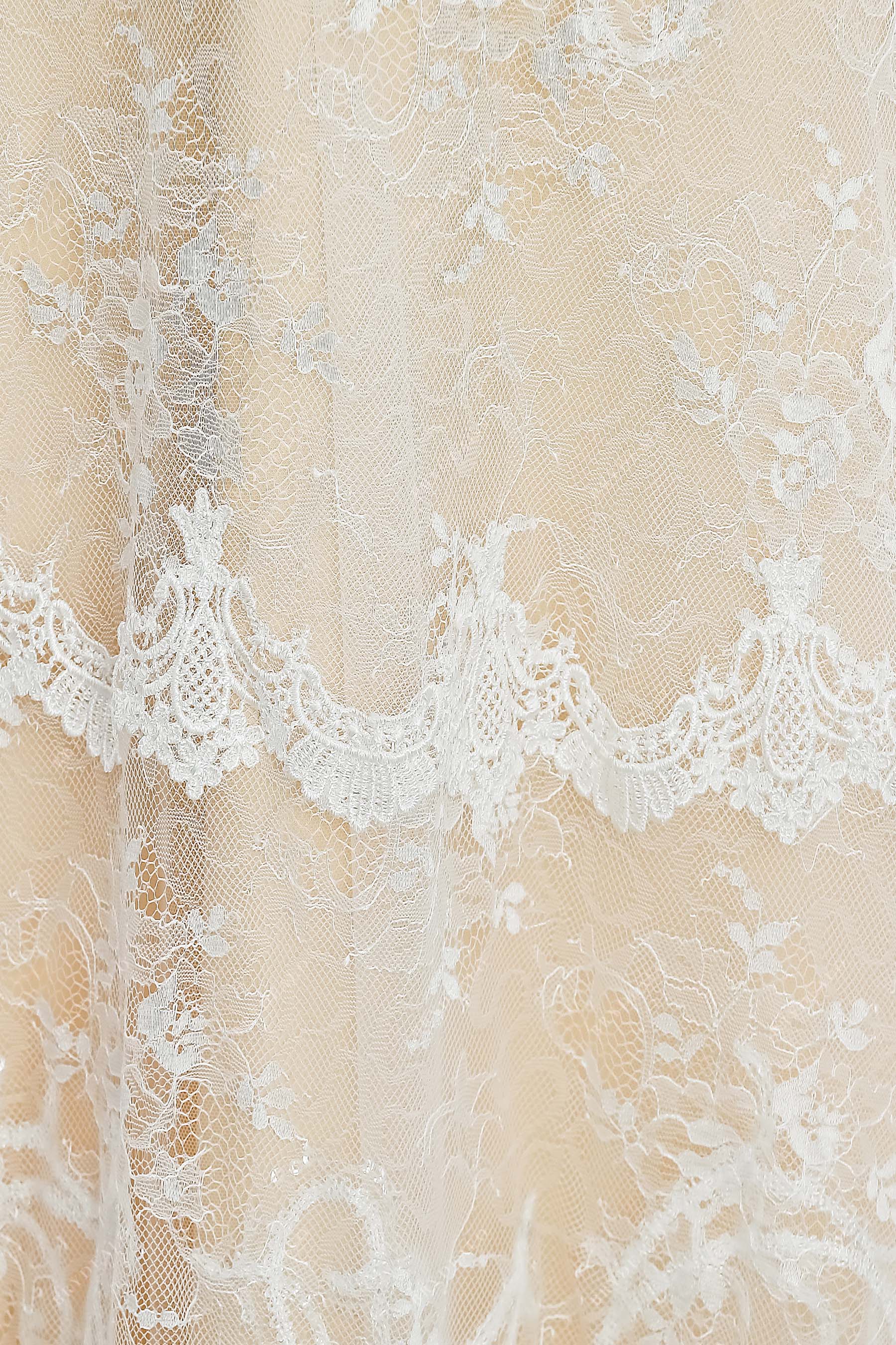 gorgeous lace appliques lace bridal gown