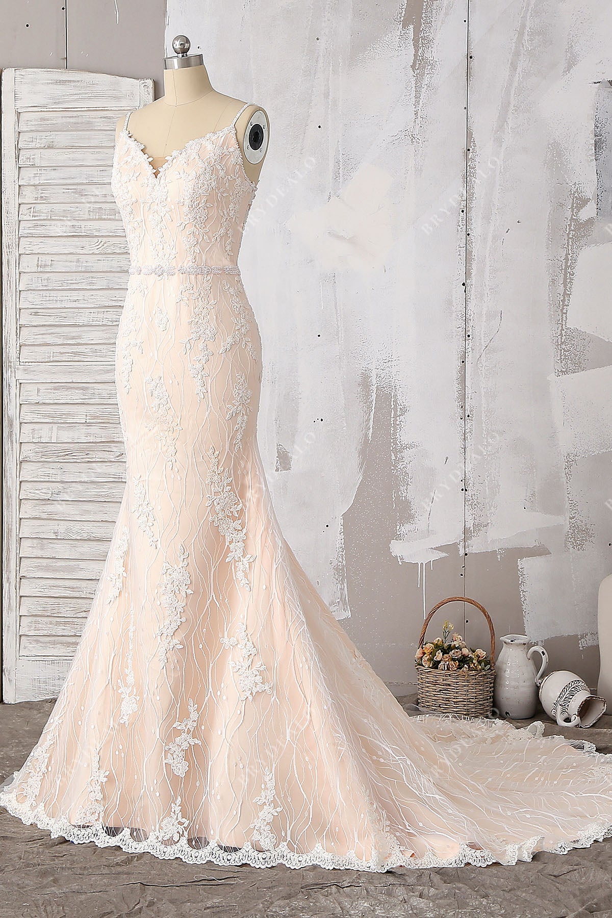 sleeveless lace spaghetti straps mermaid bridal dress
