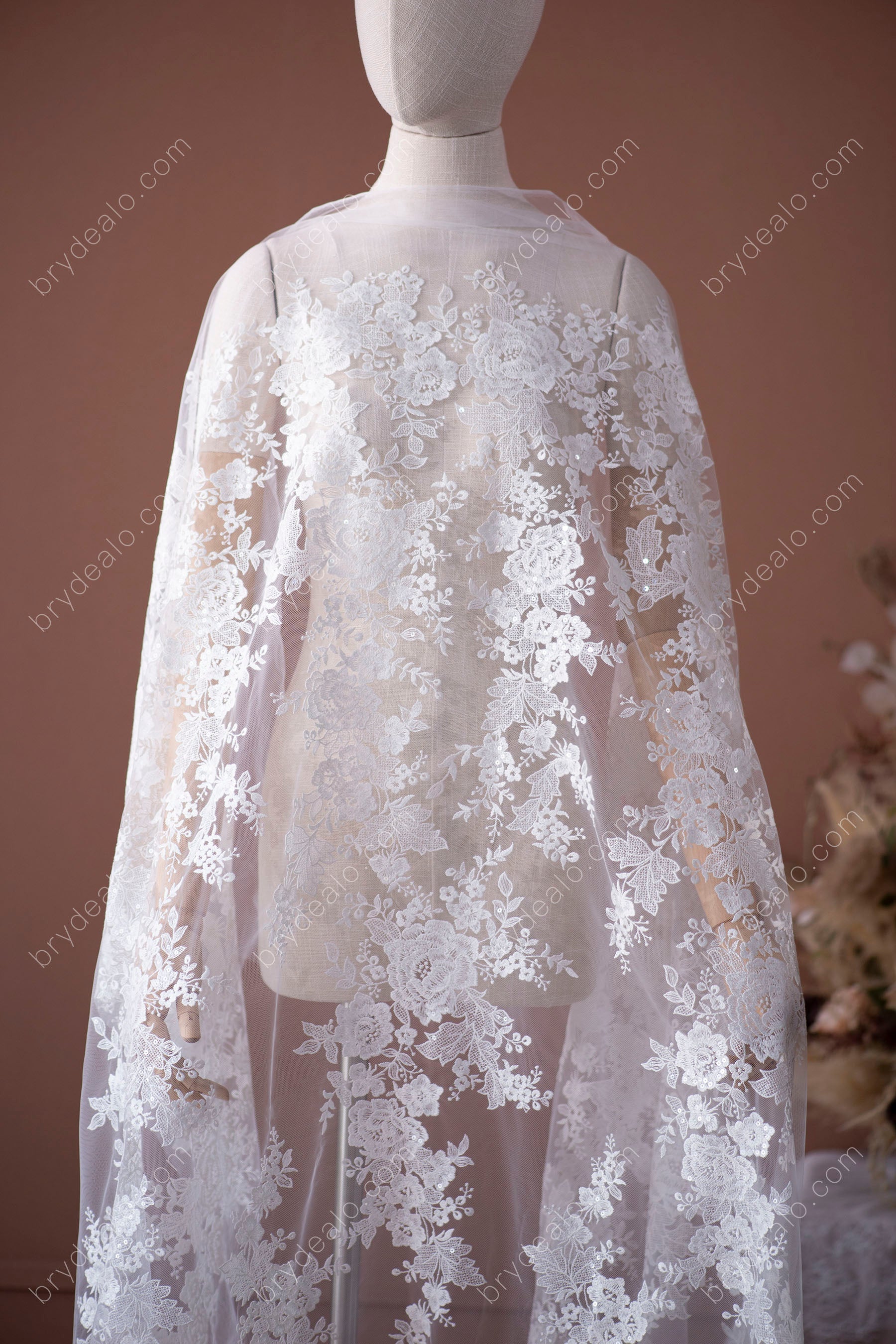 Beautiful Sequin Flower Bridal Lace Fabric for Dresses