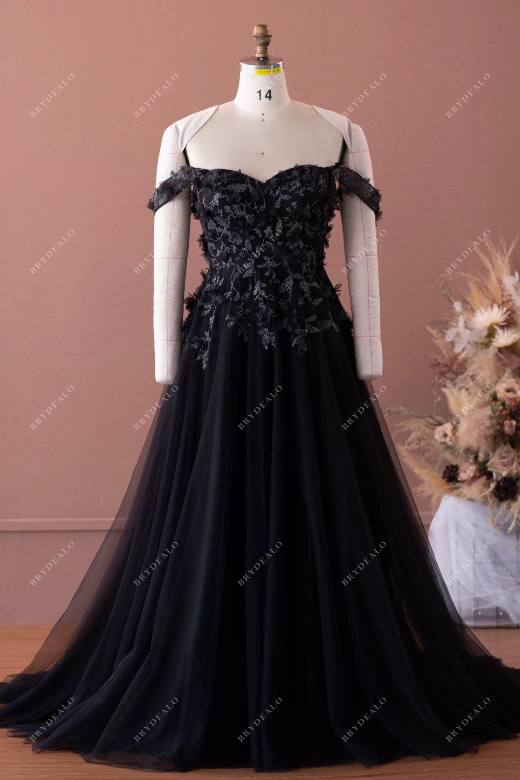 black off-shoulder sweetheart neck flower lace tulle wedding dress