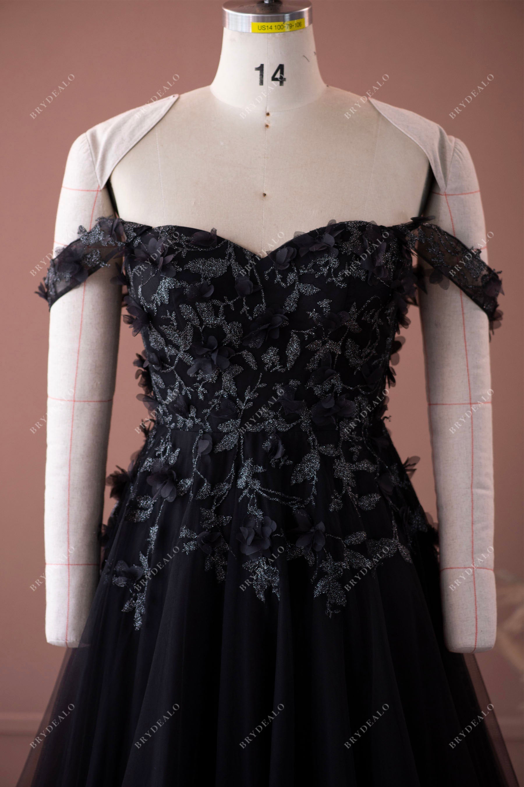 black off-shoulder sweetheart neck flower lace bridal gown