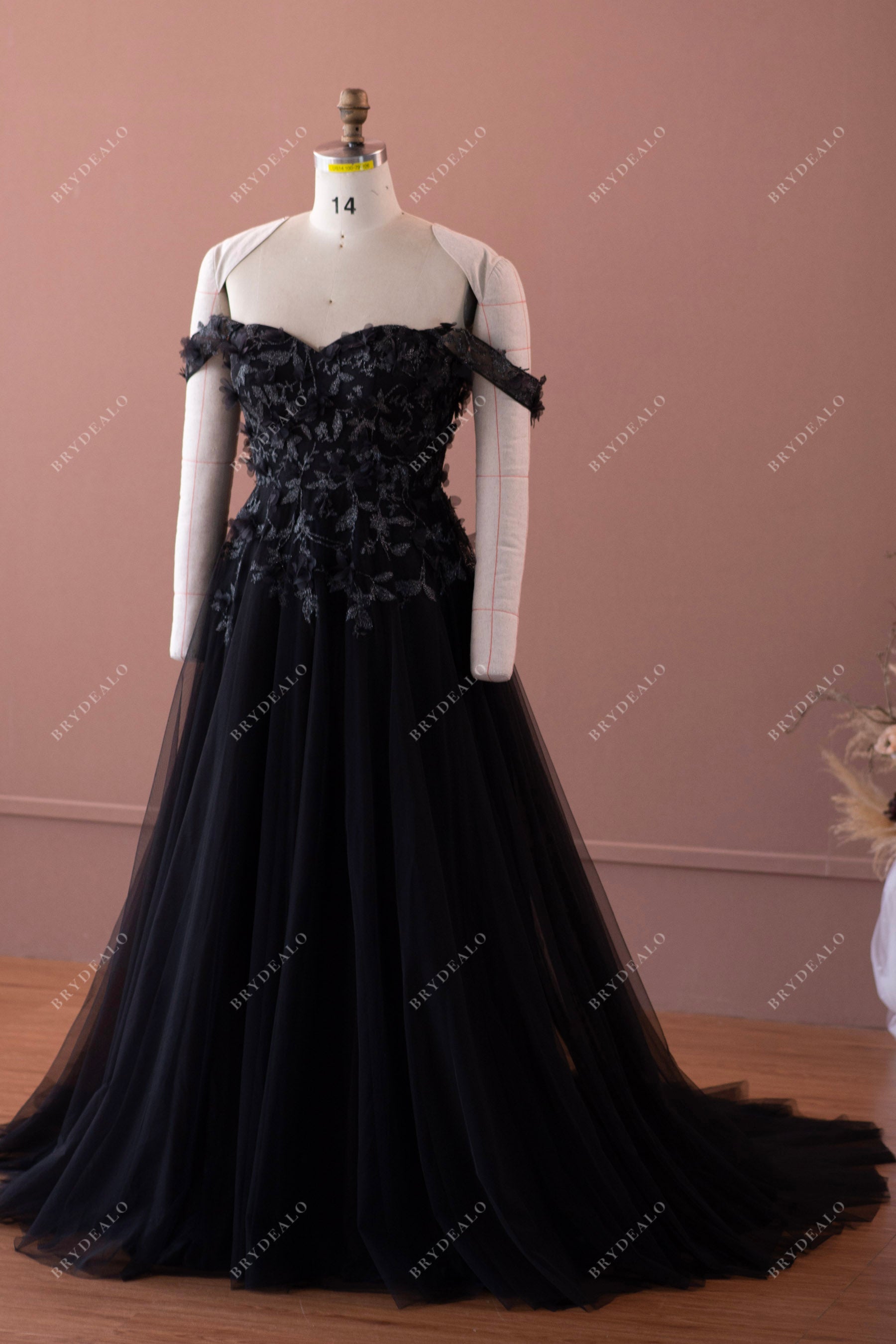 black off-shoulder sweetheart neck flower lace tulle long wedding dress