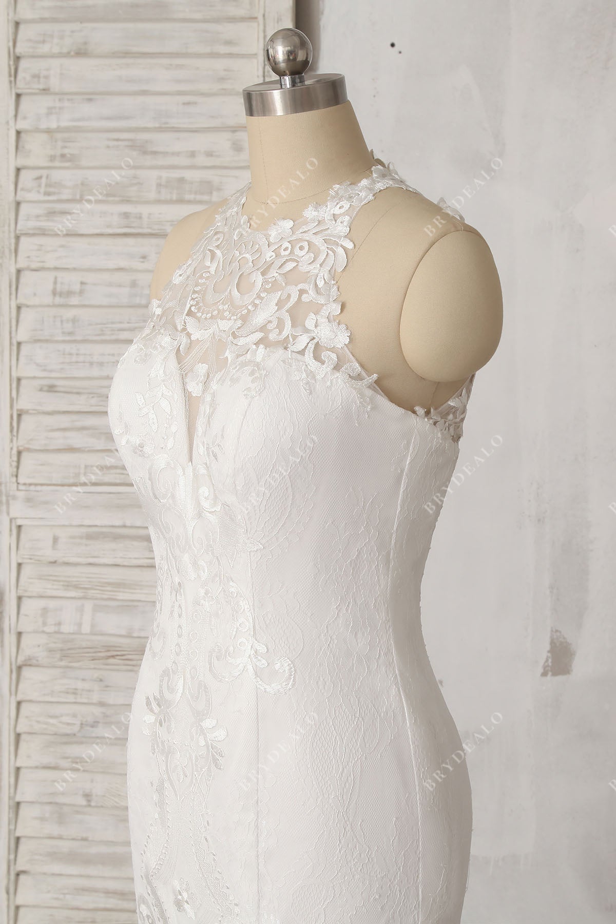 crew neck sleeveless lace classic wedding gown