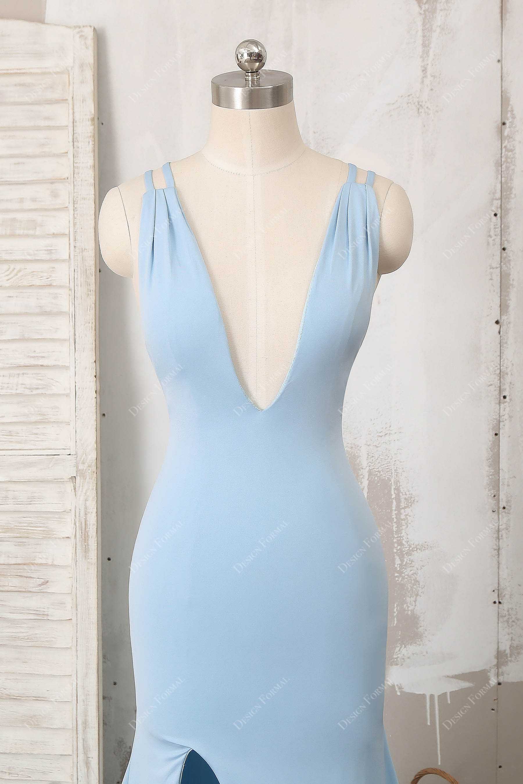 deep V-neck sleeveless bodice 