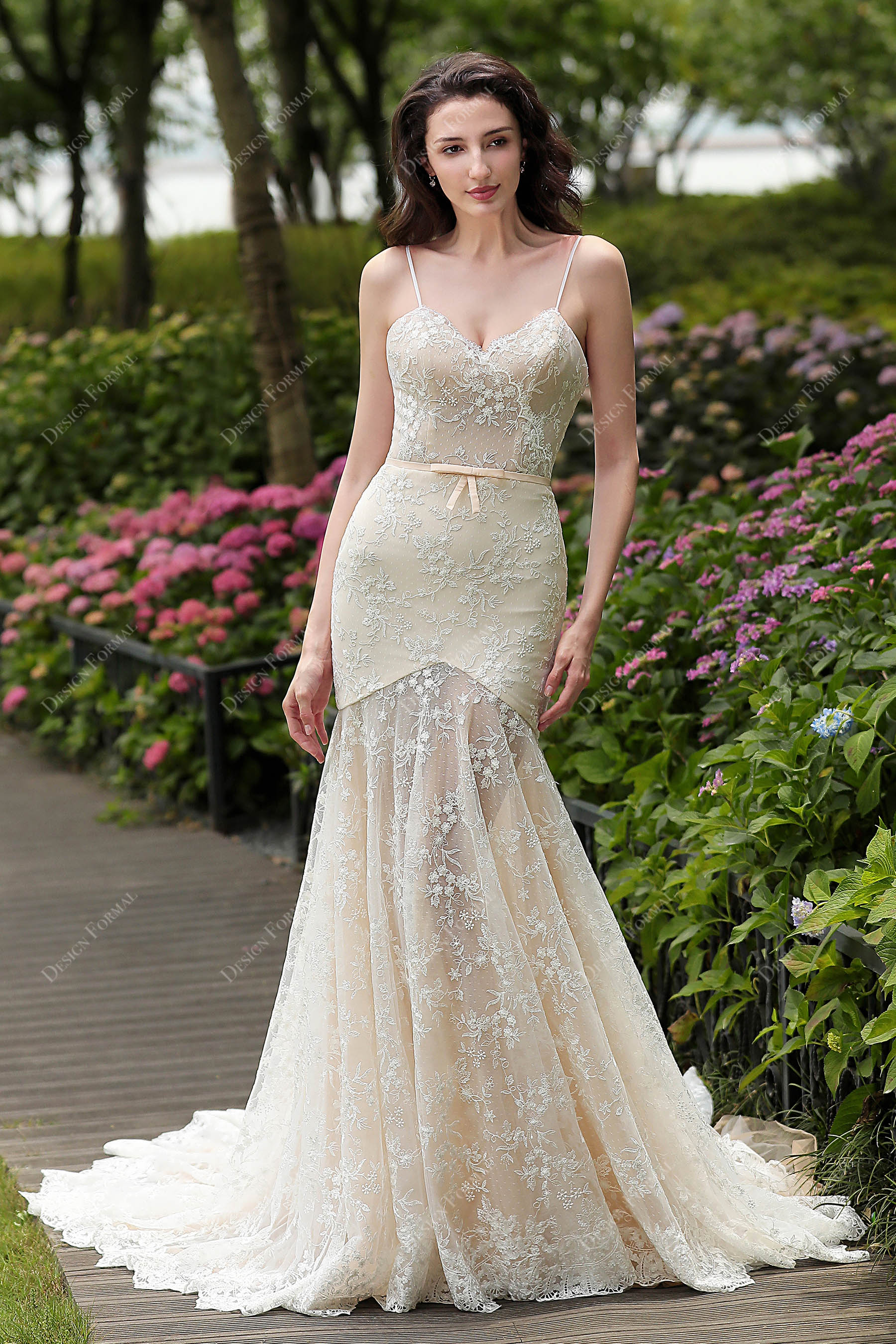Elegant Mermaid Floral Lace V-neck Bridal Dress