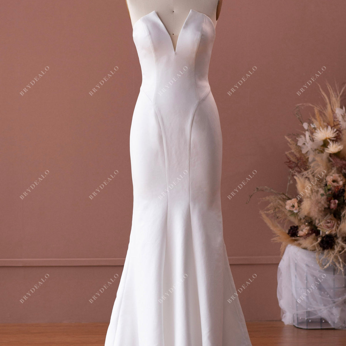 Elegant Satin Mermaid V-Neck Cute Bowknot Wedding Dress Elegant Satin Mermaid V-Neck Cute Bowknot Wedding Dress