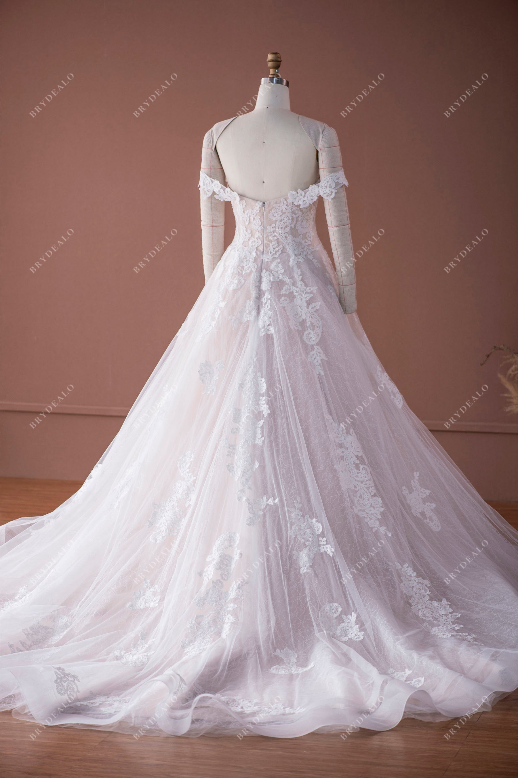 fashion horsehair long train ballgown wedding dress