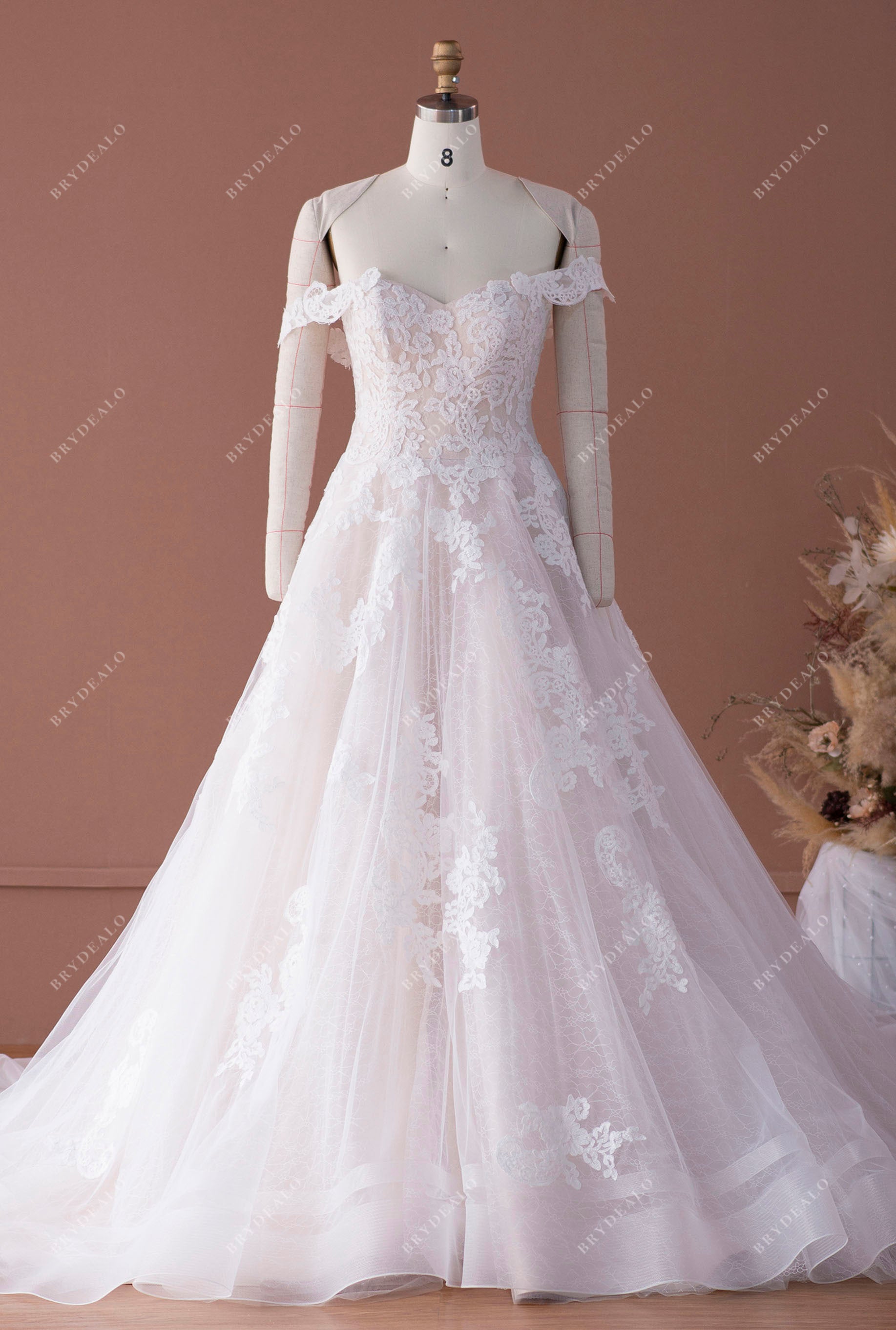 Elegant Off Shoulder Sweetheart Lace Horsehair Ballgown Wedding Dress