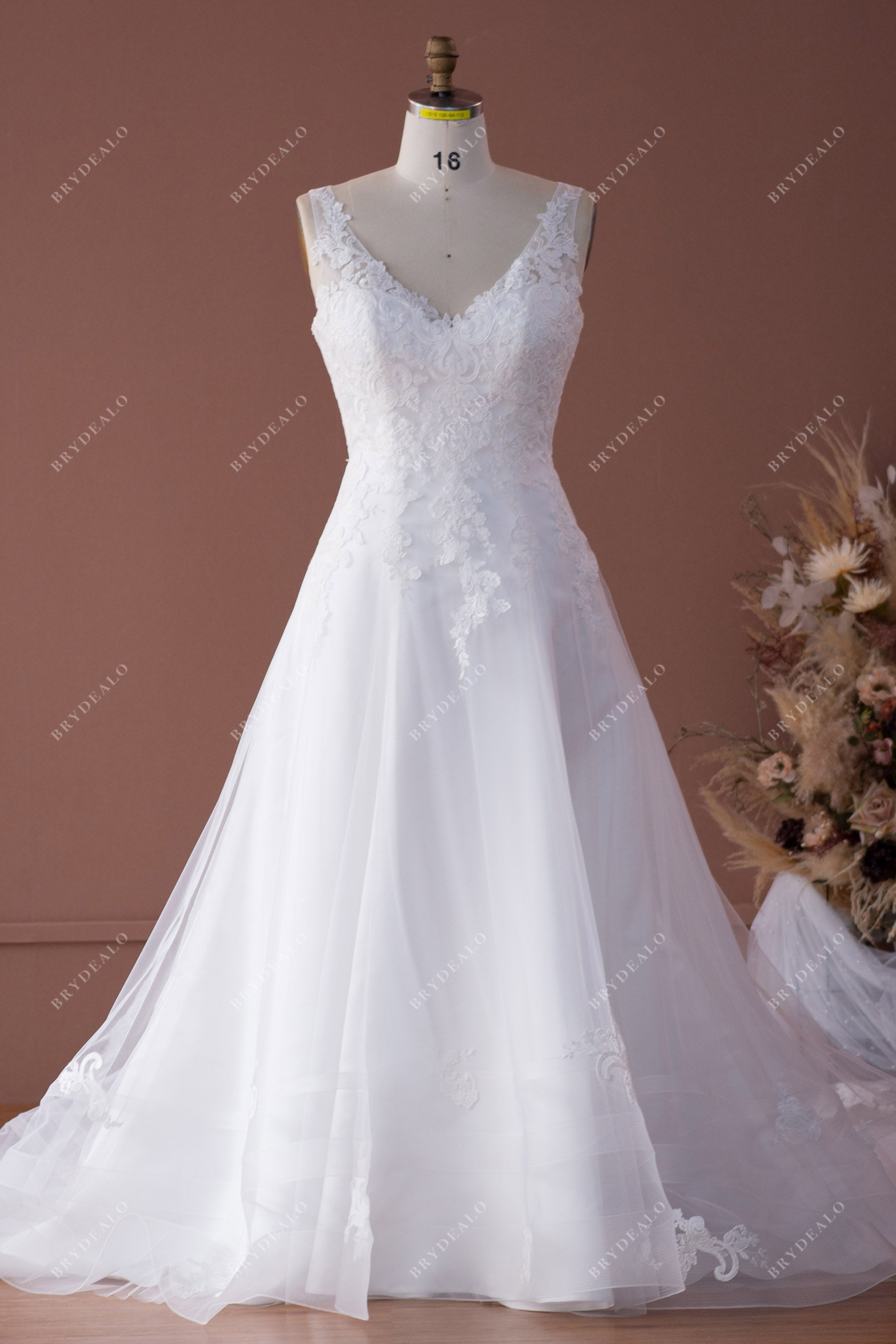 Plus Size Sleeveless Designer Lace A-line Wedding Dress