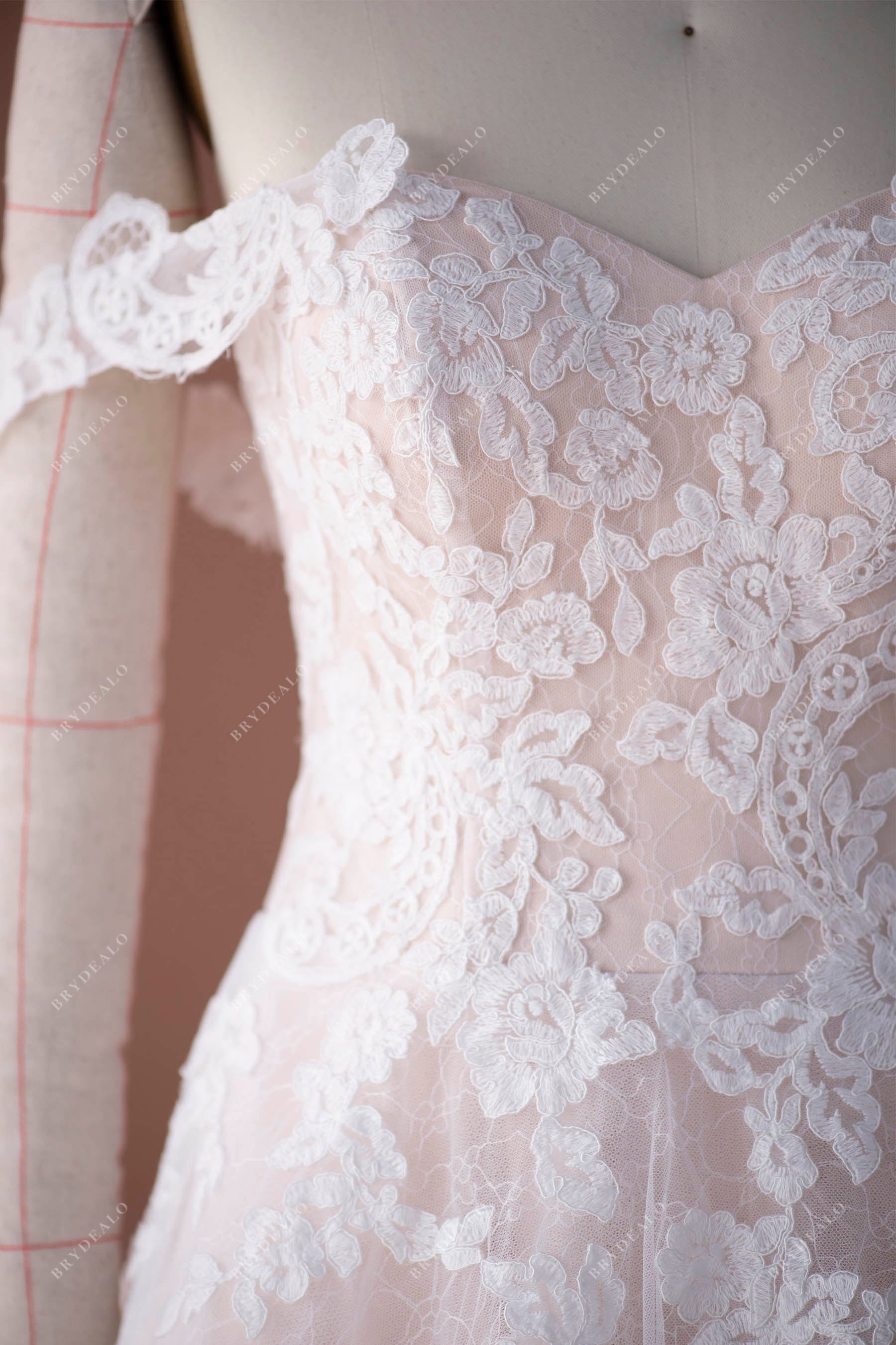 stylish flower lace sweetheart wedding dress