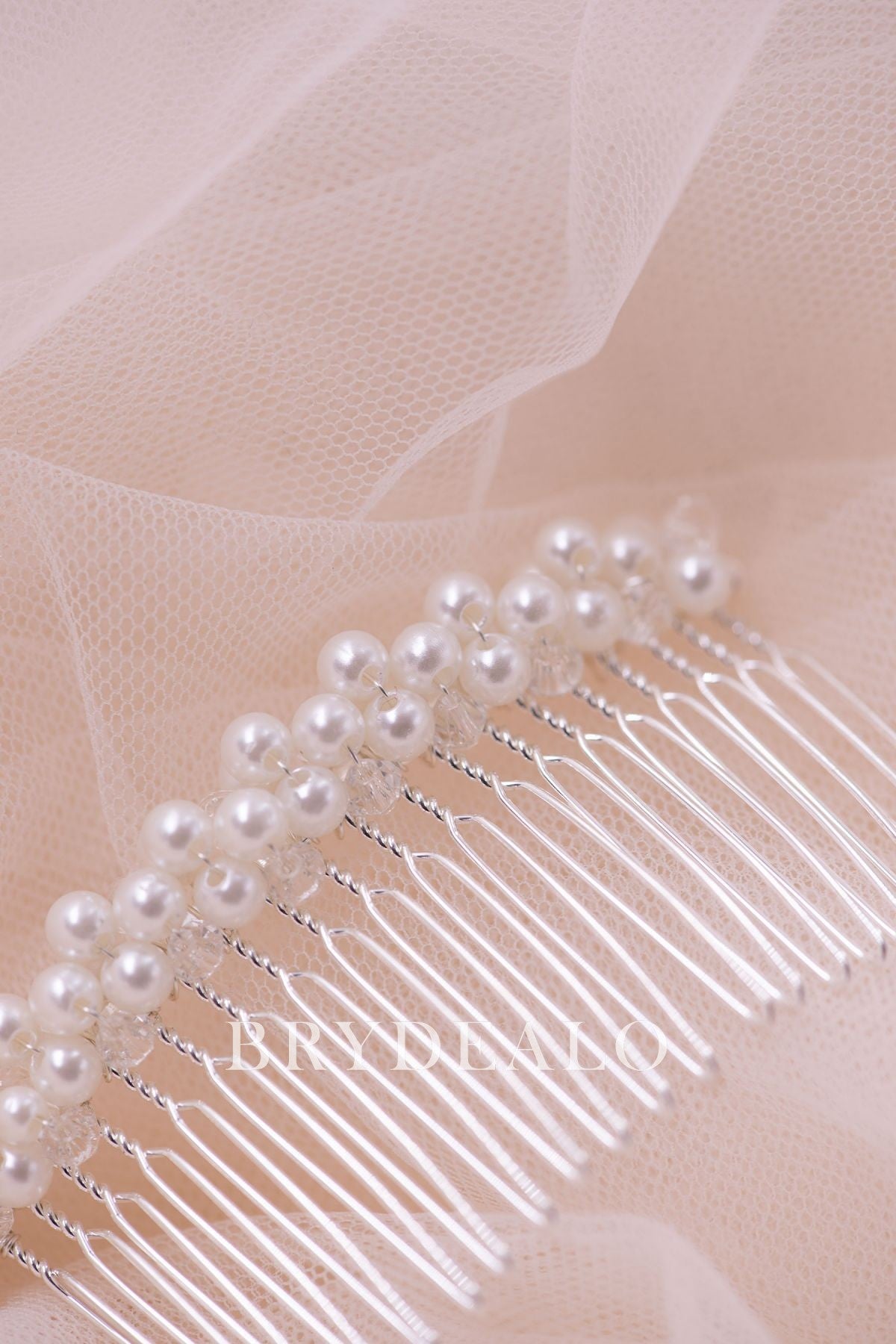 Elegant Pearls Adorned Bridal Hair Comb