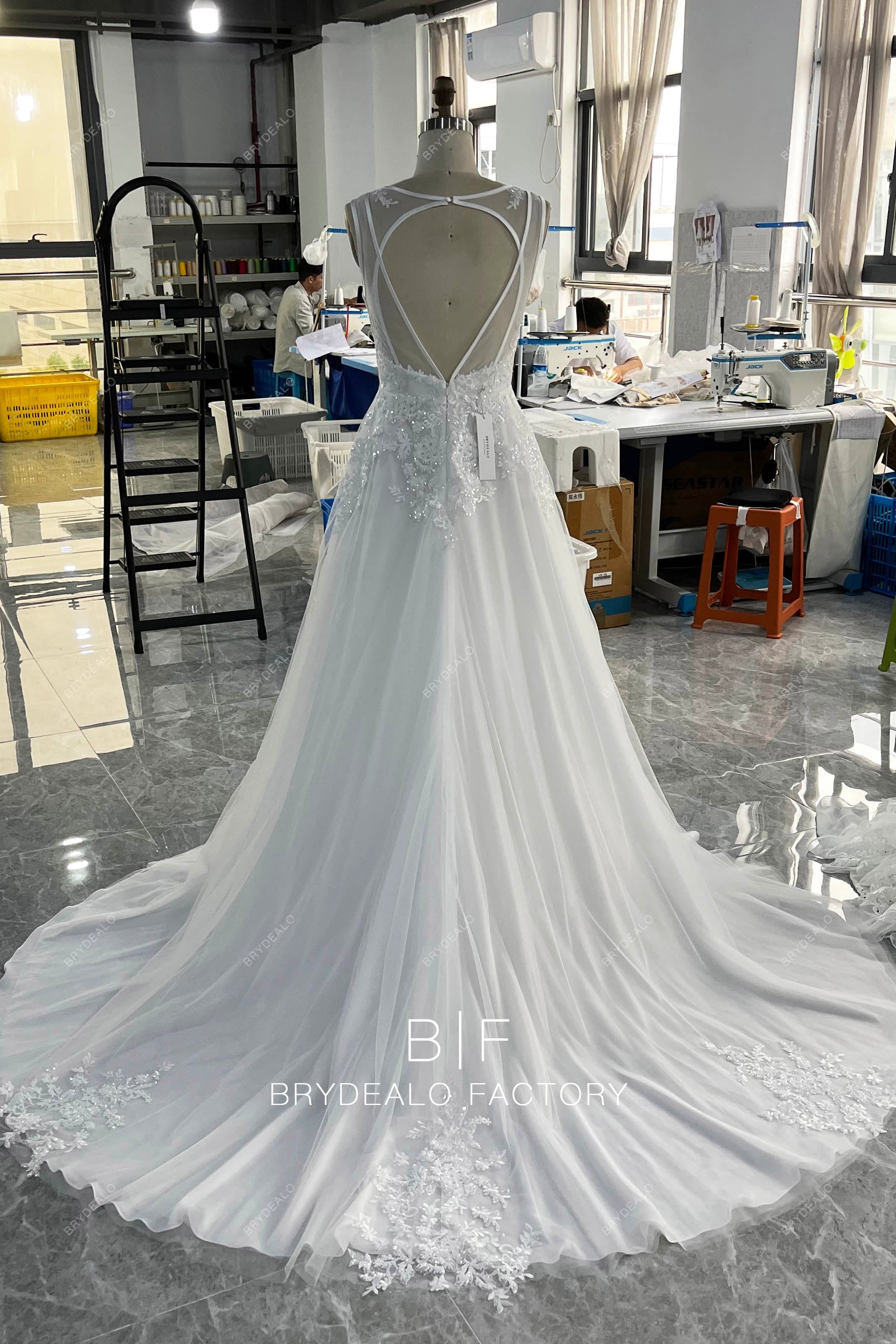 heart-shape open back lace long wedding dress